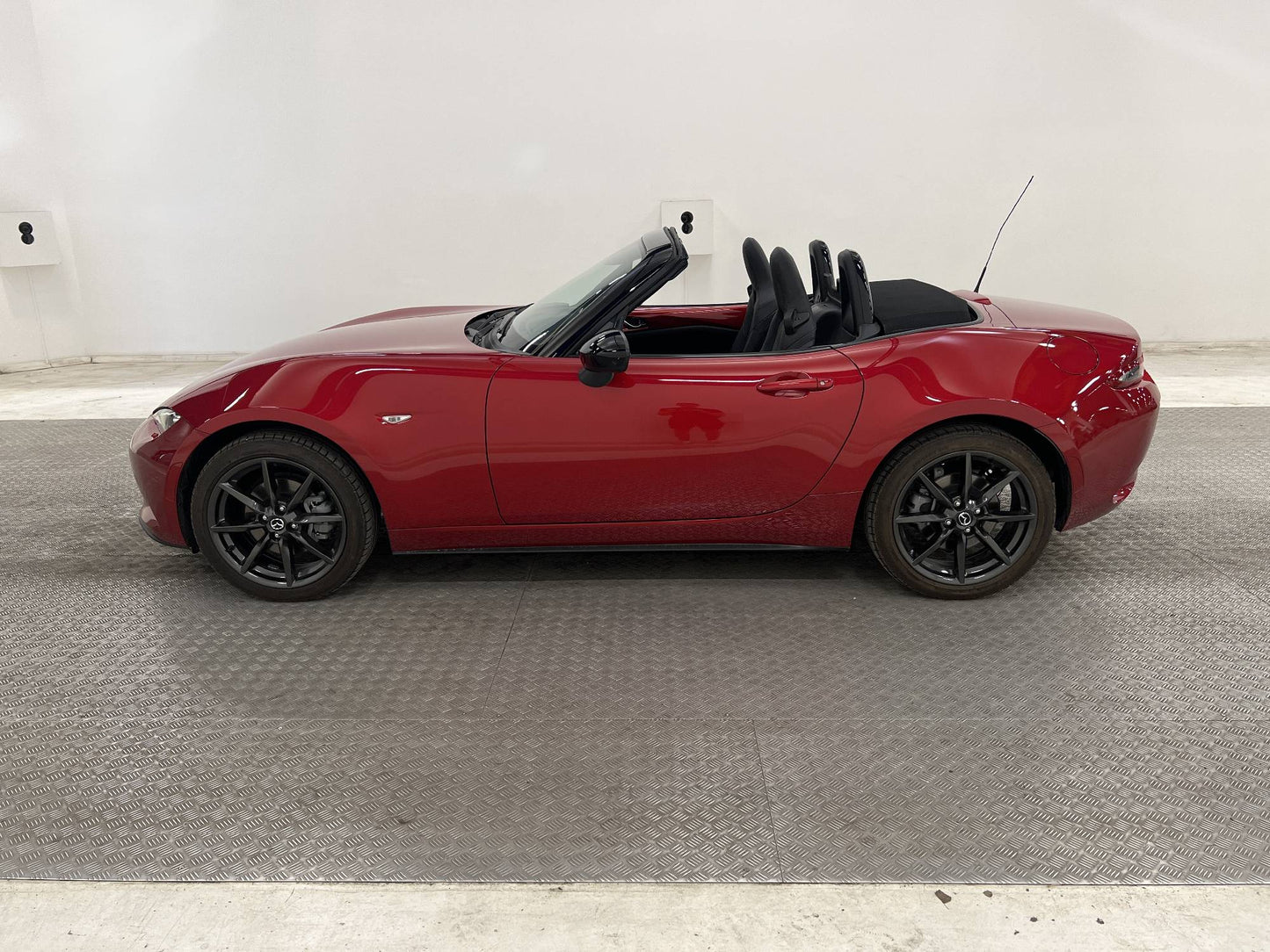 Mazda MX-5 2.0 SKYACTIV-G 160hk 1 Ägare Lågmil Nyservad