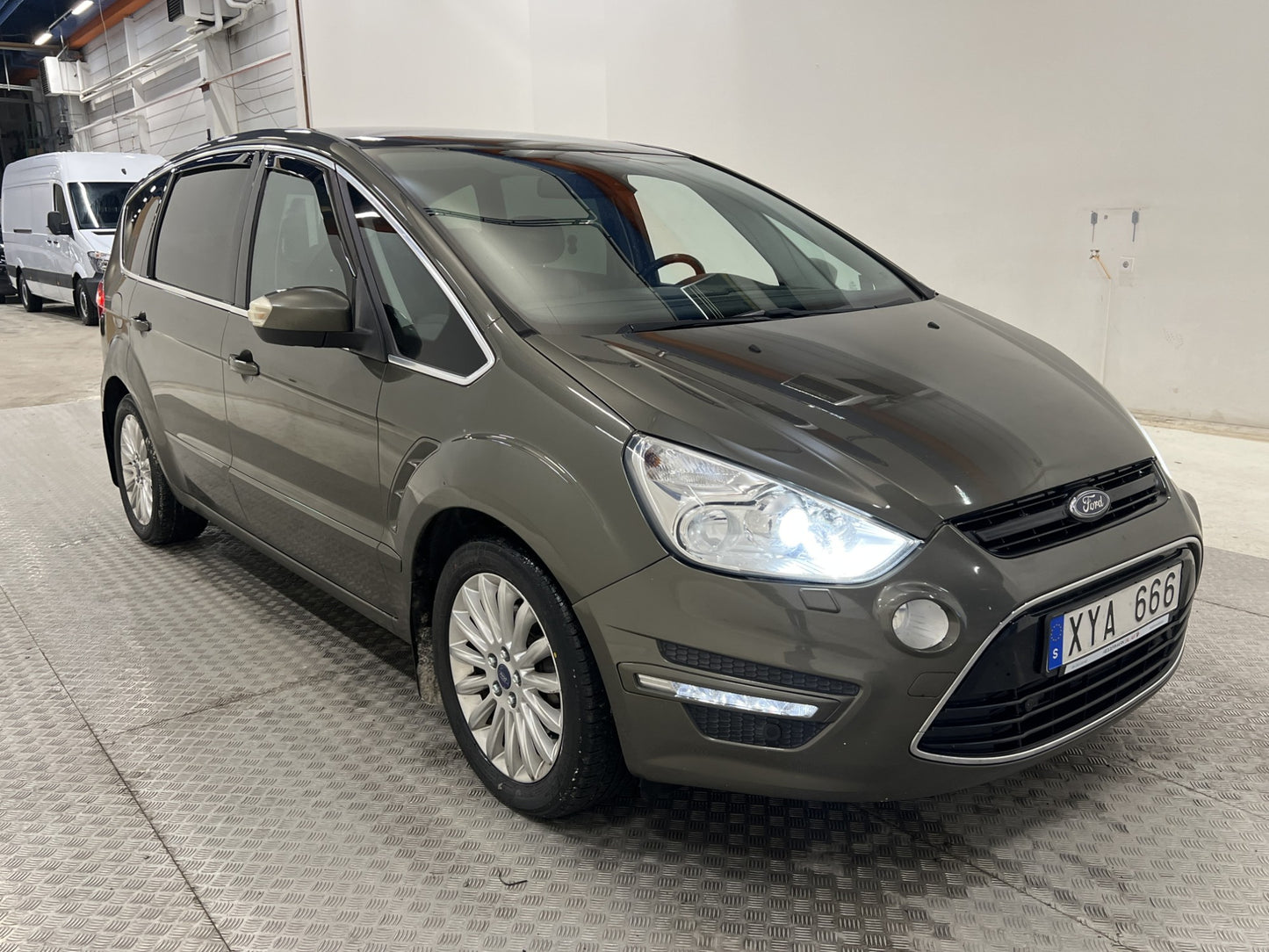 Ford S-Max 2.0 163hk 7-Sits Business Panorama Värmare Drag