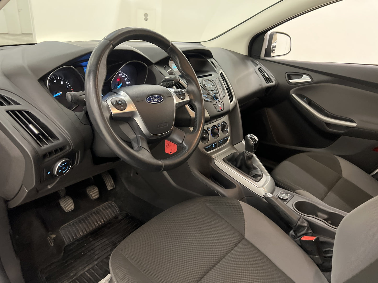 Ford Focus 1.0 EcoBoost 100hk M-värmare P-sensorer LÅGAMIL