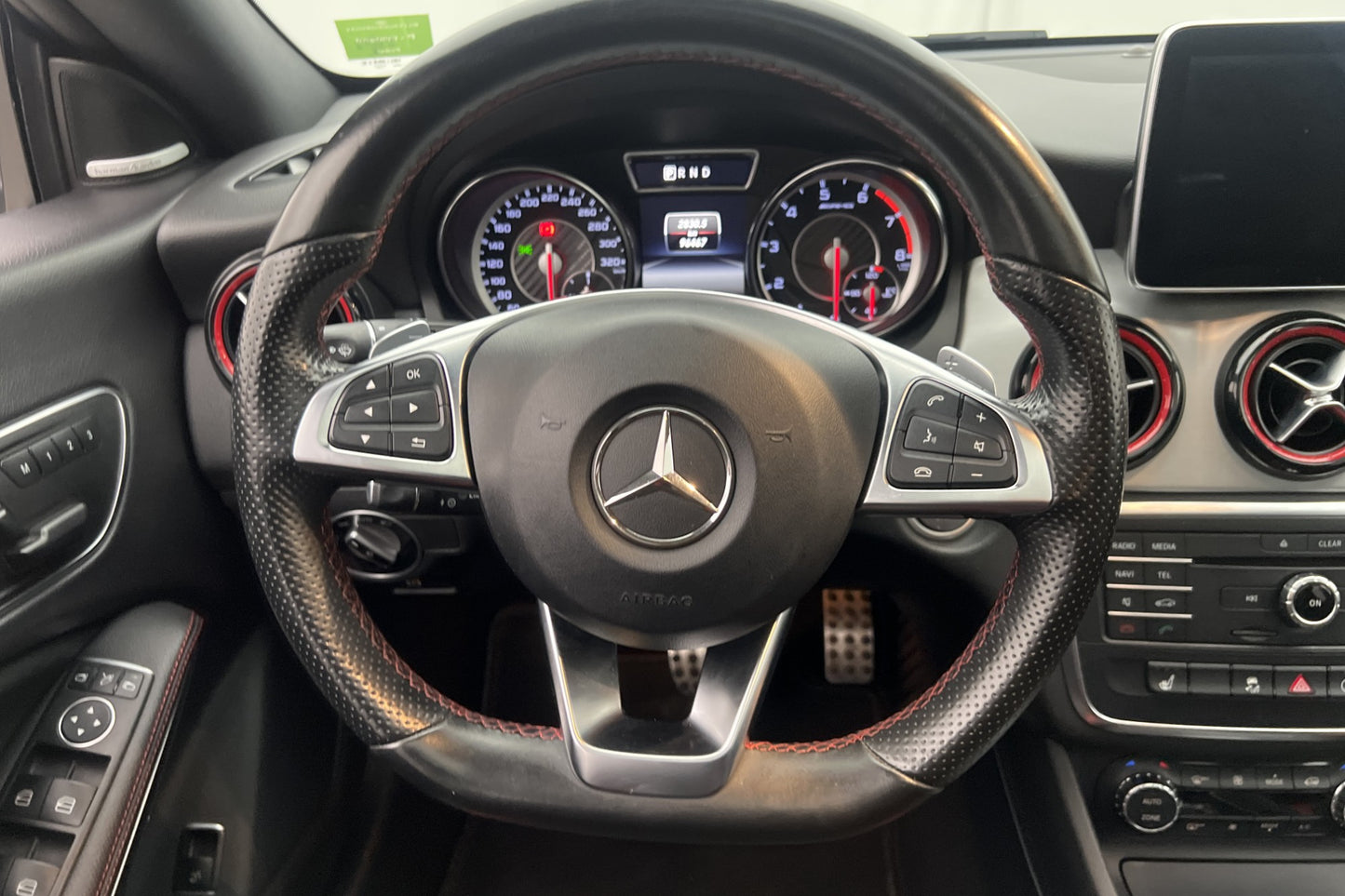 Mercedes-Benz CLA 45 AMG 360hk Skalstolar Panorama H/K Navi