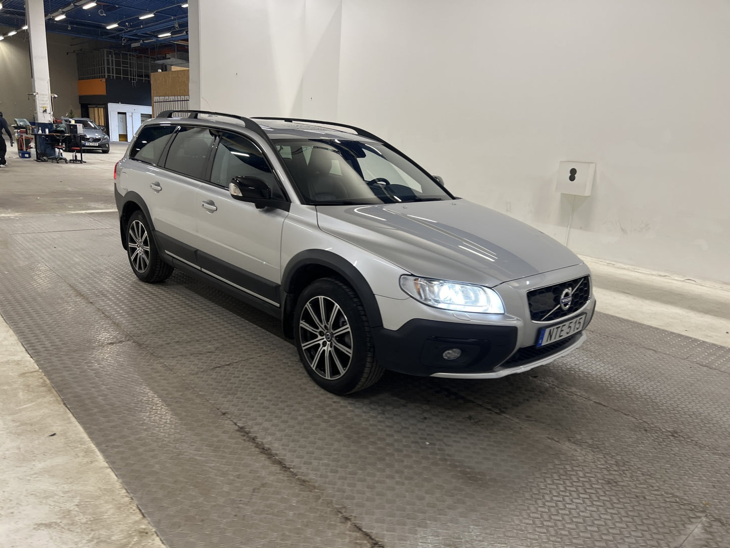 Volvo XC70 D5 AWD 220hk Dynamic VOC Pano Skinn PDC BLIS Drag