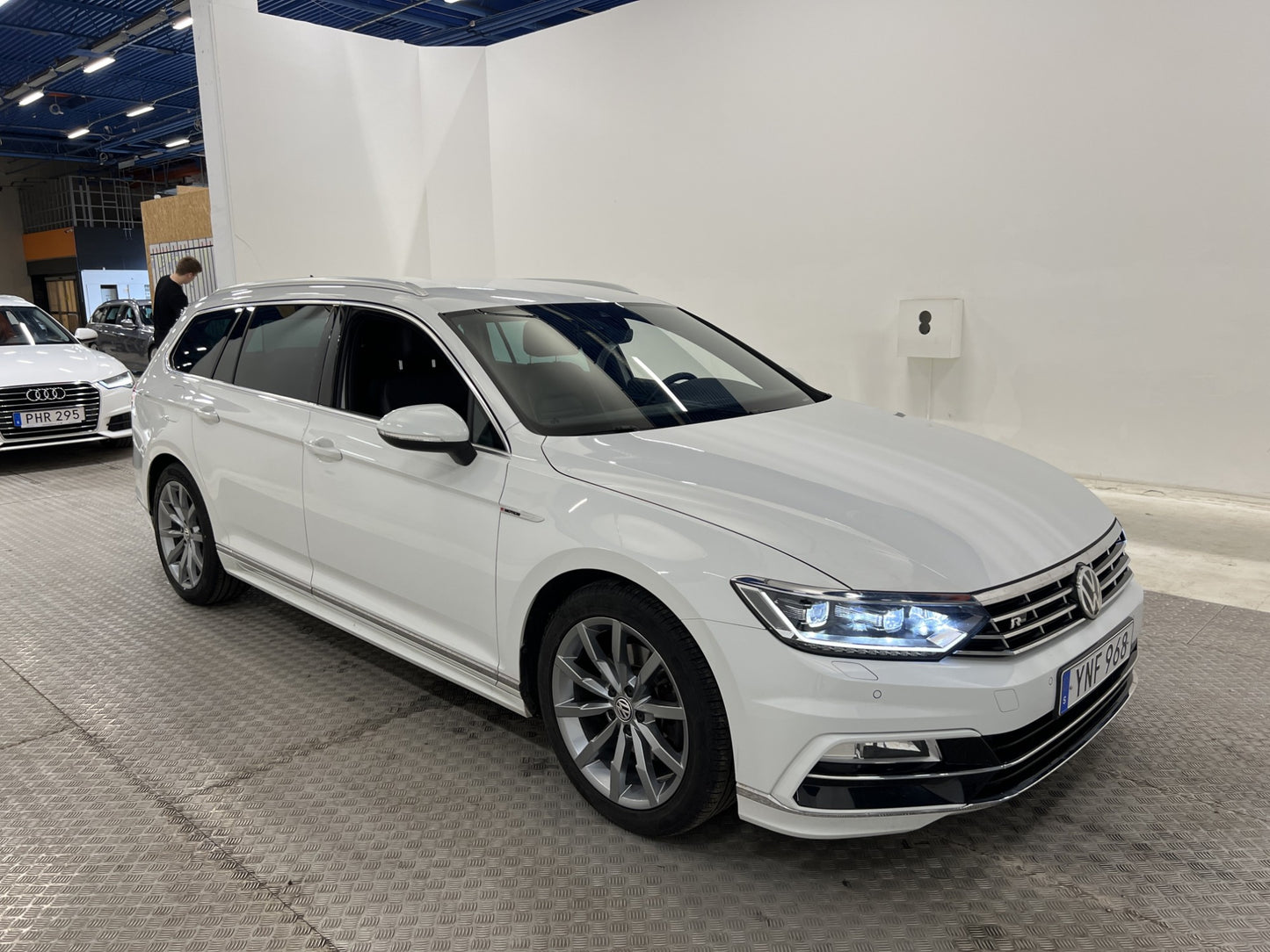 Volkswagen Passat 4M 190hk Cockpit D-Värm Skinn BLIS BKamera