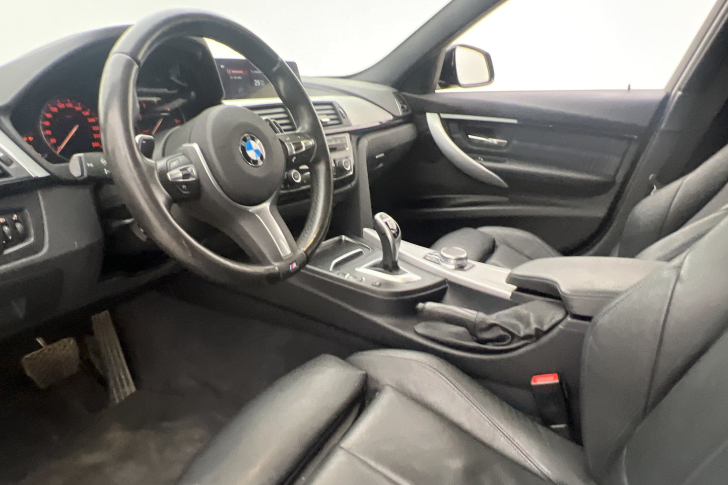 BMW 320d xDrive 190hk M Sport Rattvärme HiFi Navi Skinn Drag