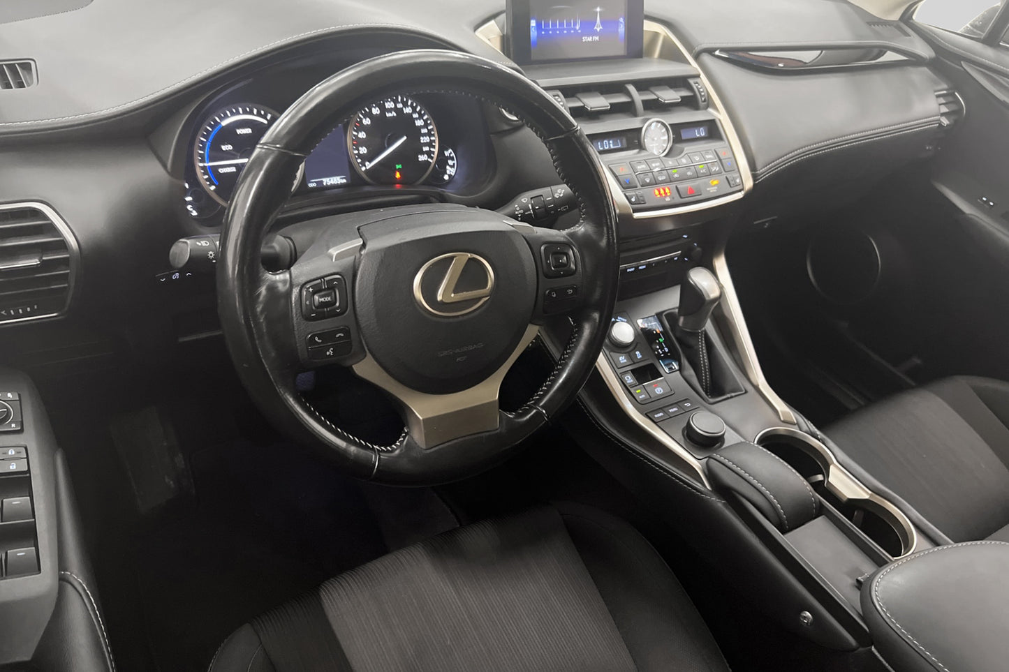 Lexus NX 300h AWD 2.5 197hk Comfort Backkamera Välservad