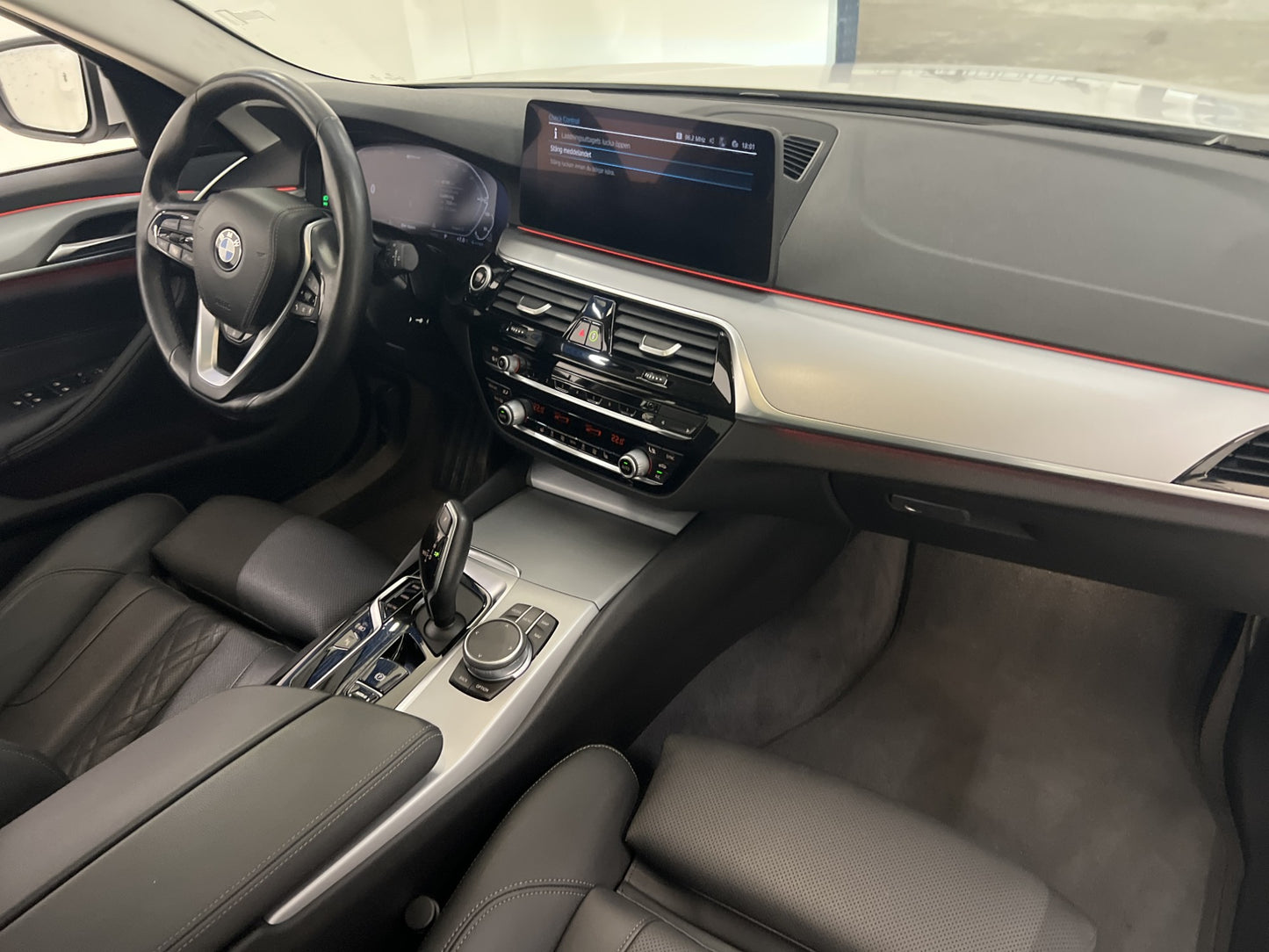 BMW 530e Touring xDrive Cockpit  Panorama Drag Skinn MOMS