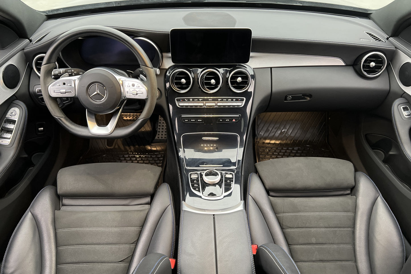 Mercedes-Benz C 220 T d 4M AMG Night Edition Cockpit 194hk