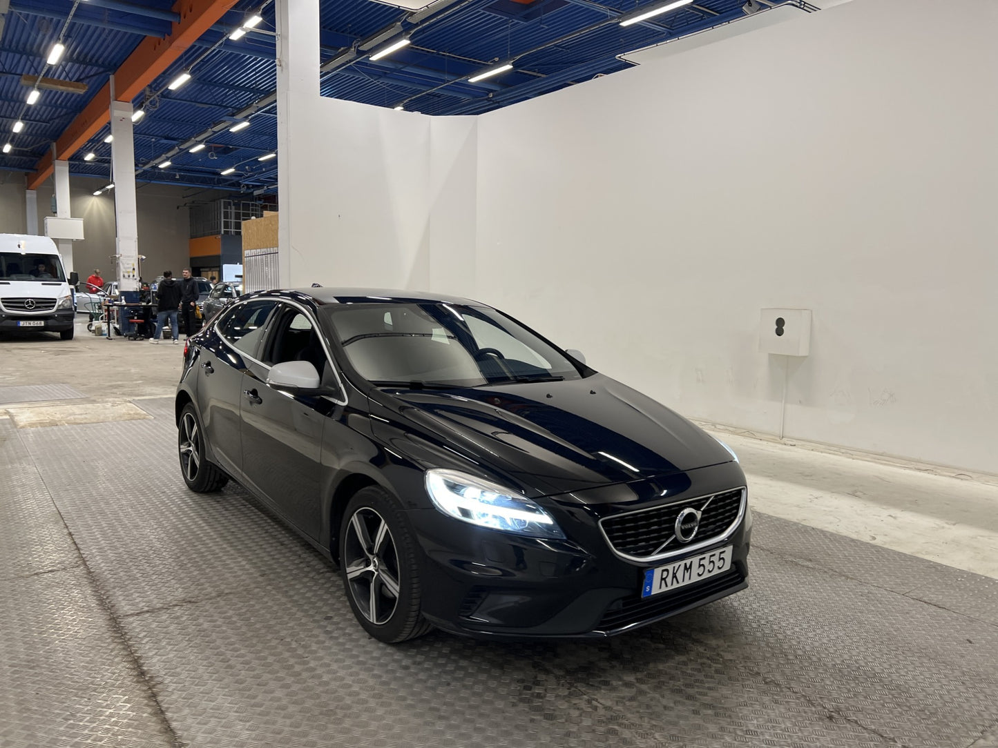 Volvo V40 D3 150hk R-Design VOC D-värmare Keyless Halvskinn