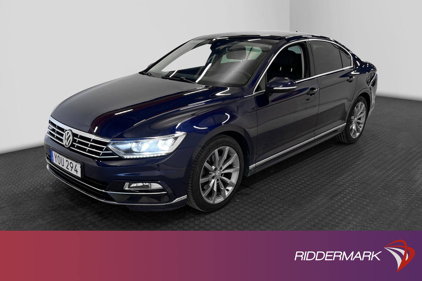 Volkswagen Passat 220hk R-Line Värmare Pano Skinn Drag BLIS