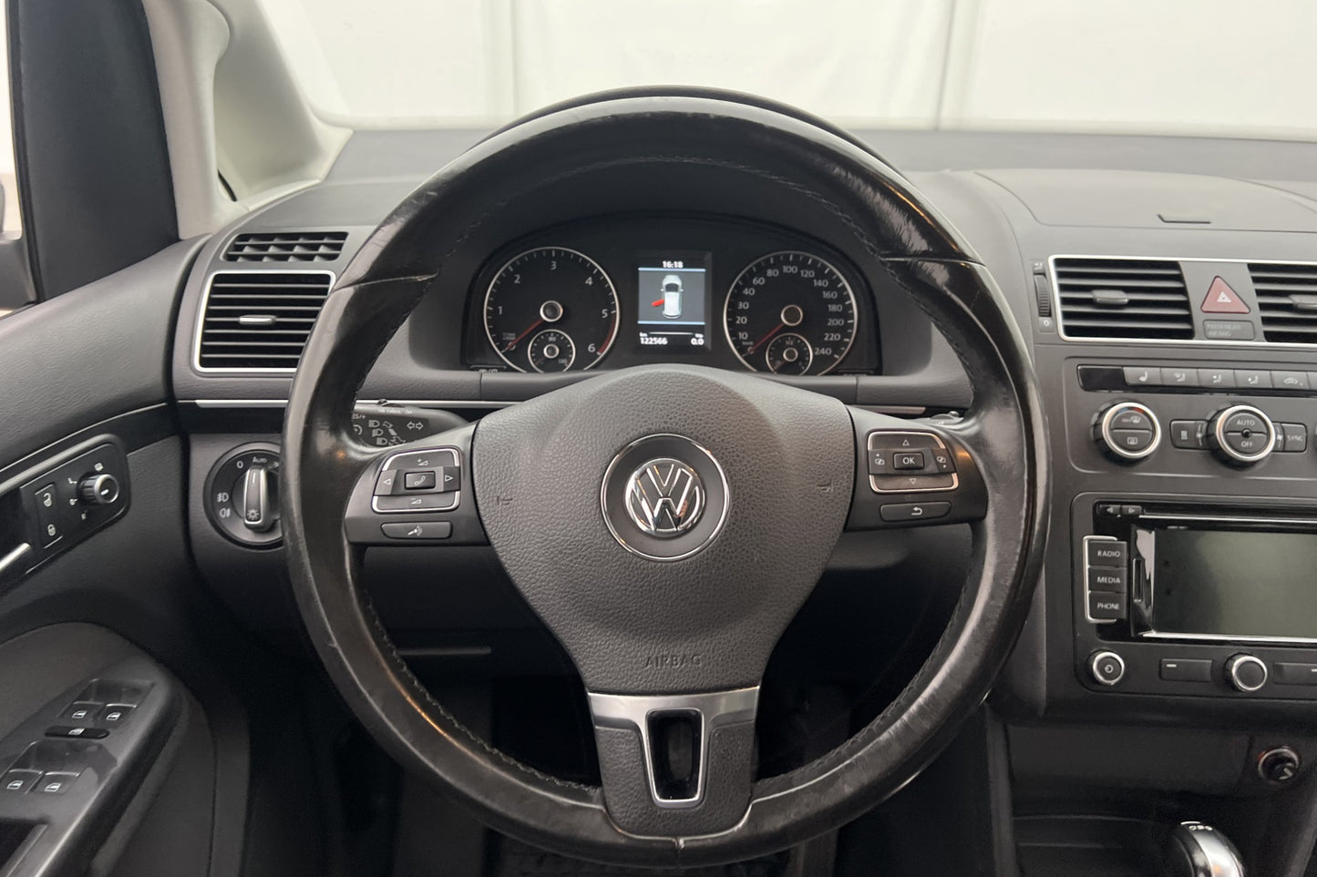 Volkswagen Touran 2.0 TDI 177hk 7-Sits Värmare Kamera Navi