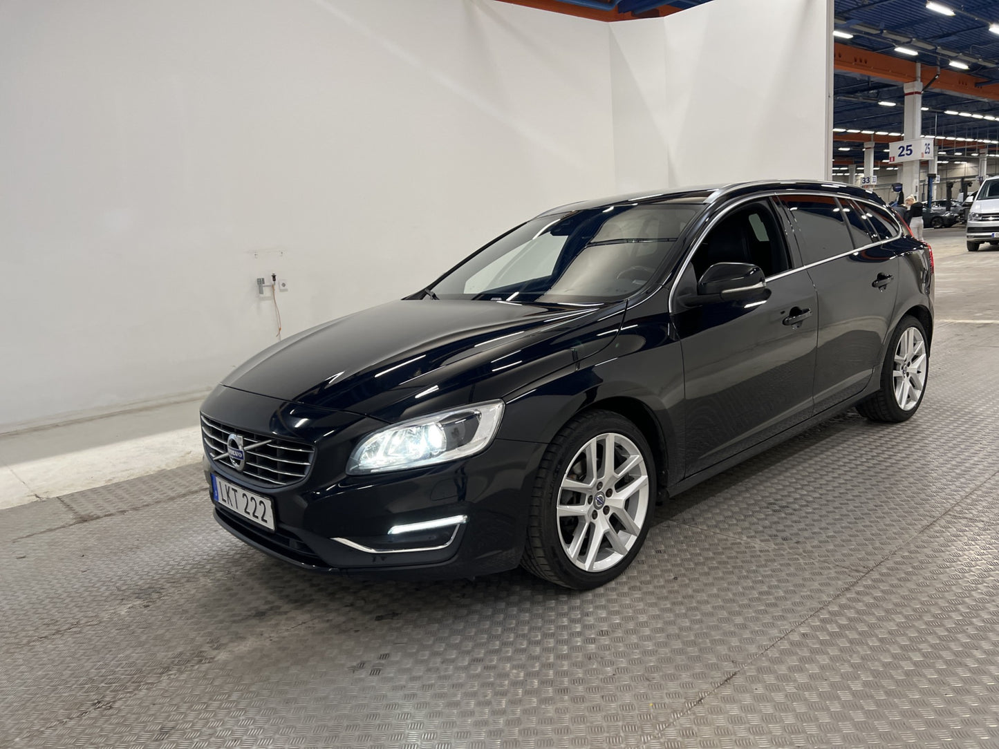 Volvo V60 T5 245hk Summum VOC Navi B-Kam B-Värm Drag Skinn