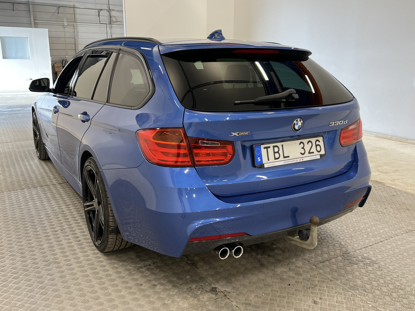 BMW 330d xDrive 258hk M-Sport Skinn Värmare Kamera Drag Navi