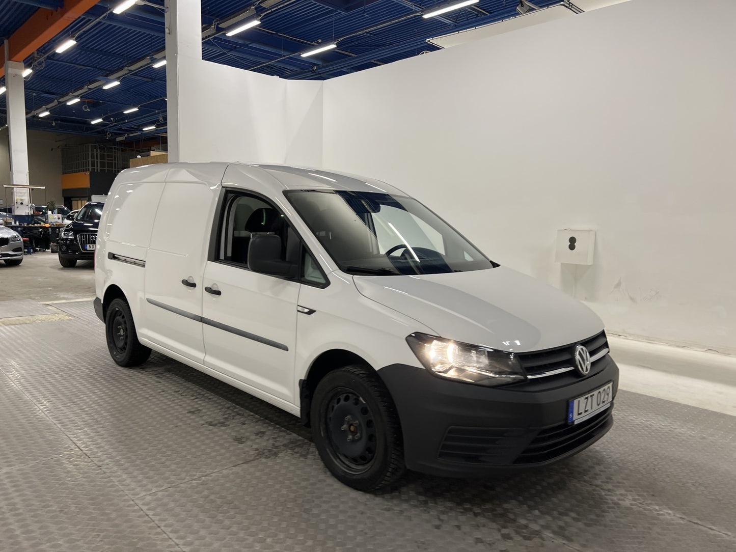 Volkswagen Caddy Maxi 2.0TDI DSG Värmare Drag Nyservad Moms