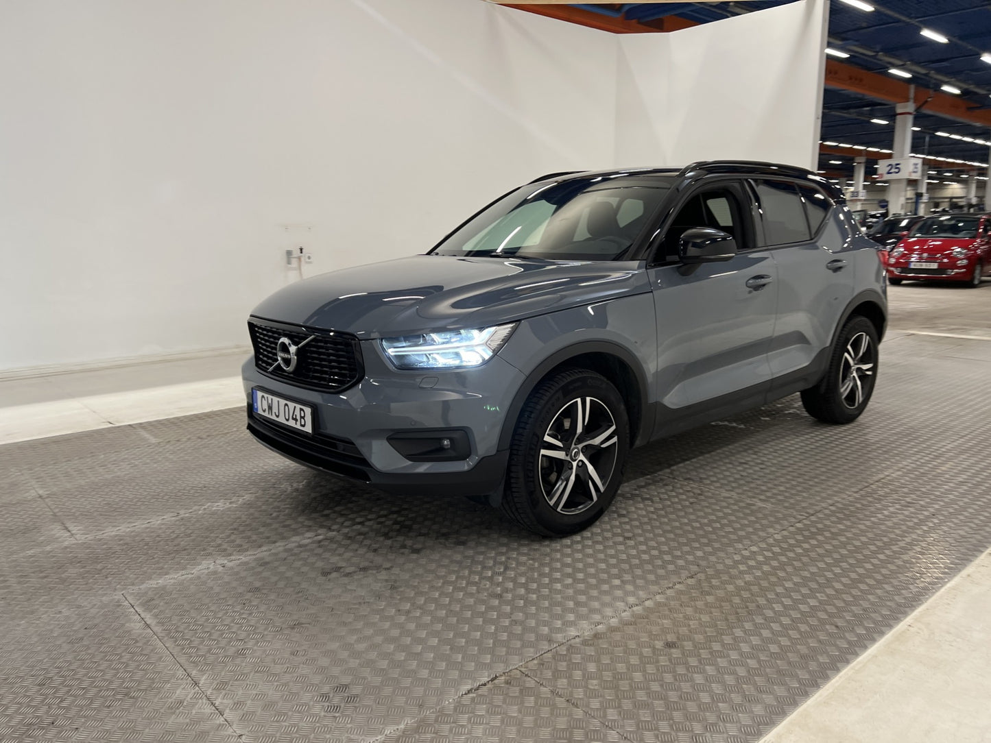 Volvo XC40 T2 129hk R-Design VOC Värmare Kamera Navi Carplay