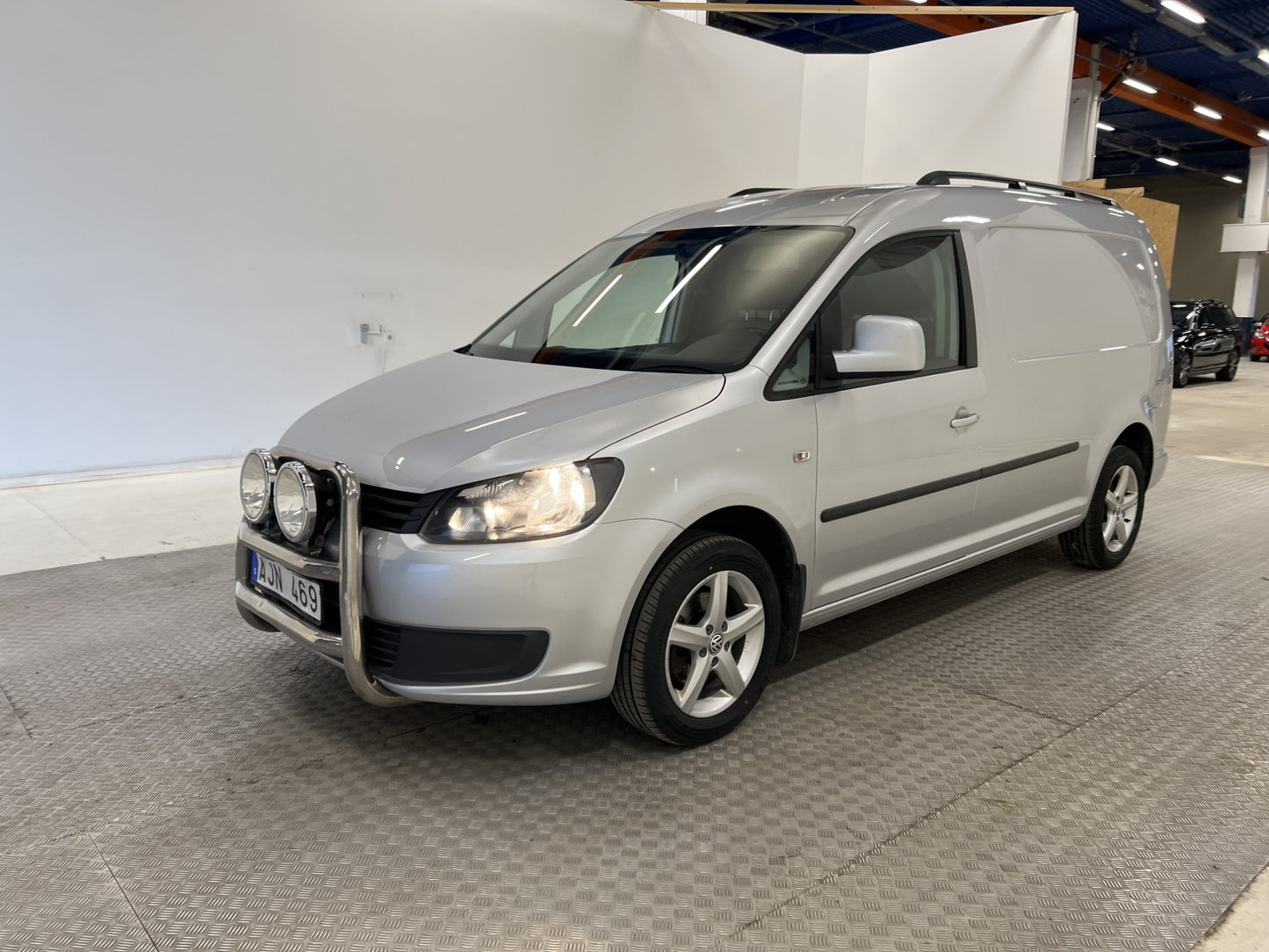 Volkswagen Caddy Maxi 1.6TDI Automat Dragkrok Värmare Moms