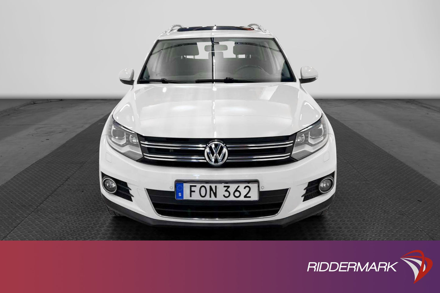 Volkswagen Tiguan 2.0 TDI 140hk 4M D-värm Pano Skinn Drag