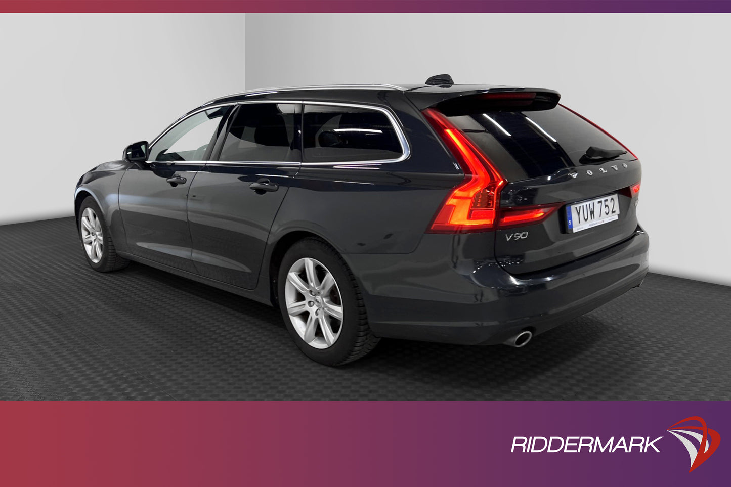 Volvo V90 D4 AWD Momentum Adv D-värm VOC Navi