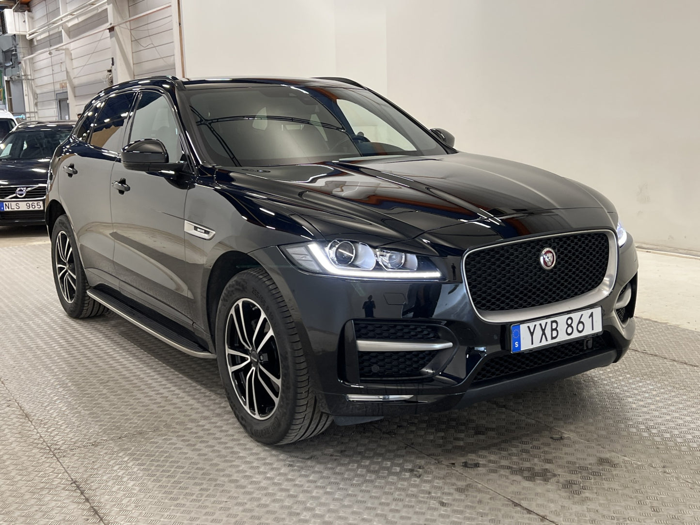 Jaguar F-Pace 180hk AWD Aut R-Sport Cockpit Pano Meridian