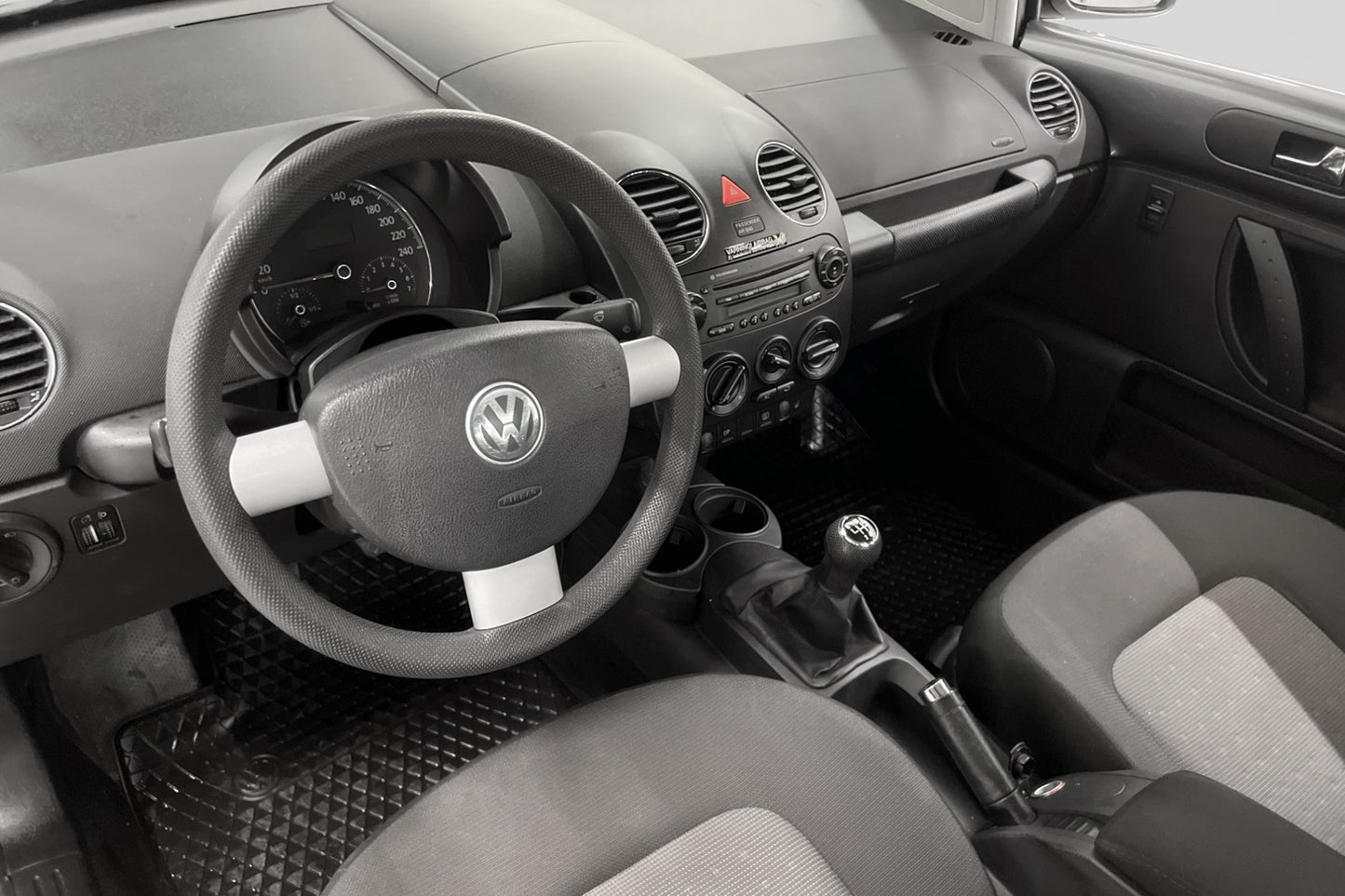 Volkswagen New Beetle  1.6 102hk Ny Besiktigad LÅGMIL