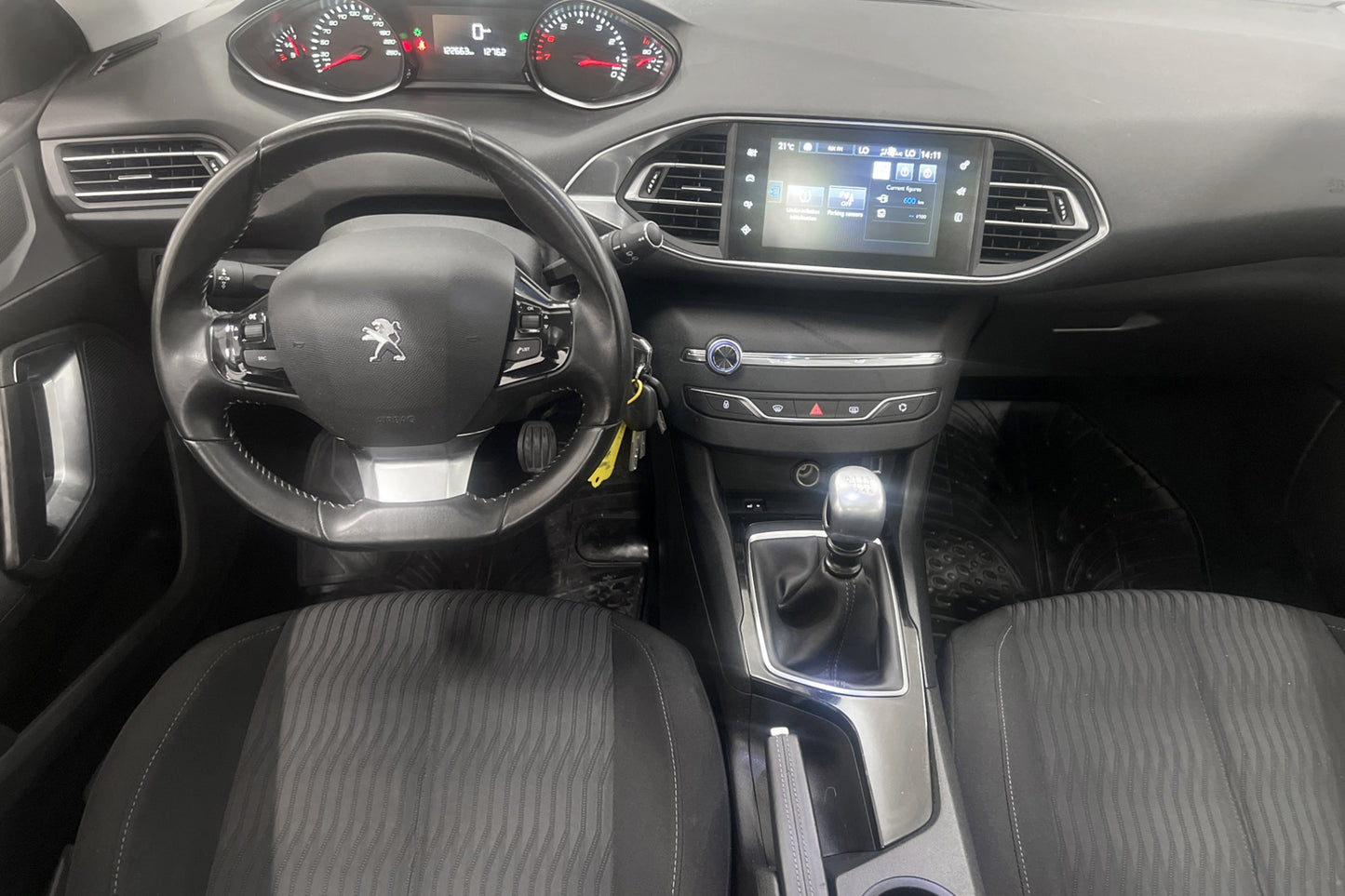 Peugeot 308 1.6 THP 125hk Active Pano Navi Sensorer Välserv