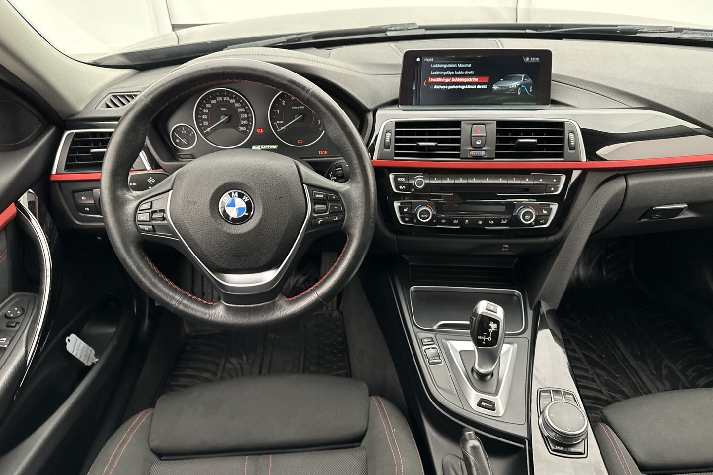 BMW 330 e Sedan 252hk Sport line Navi HiFi Välservad