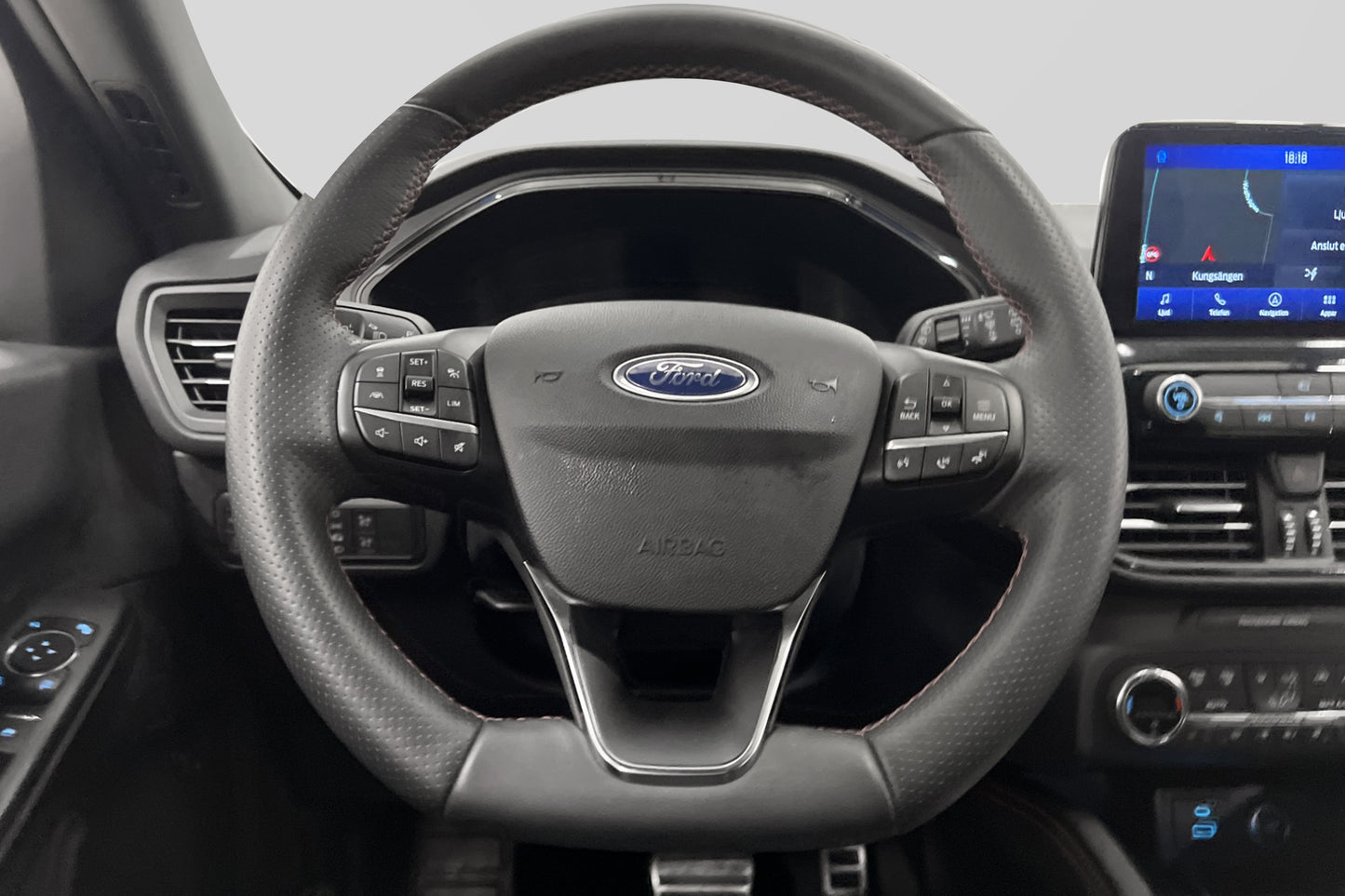 Ford Kuga Plug-In Hybrid 225hk ST-Line Kamera Navi Cockpit