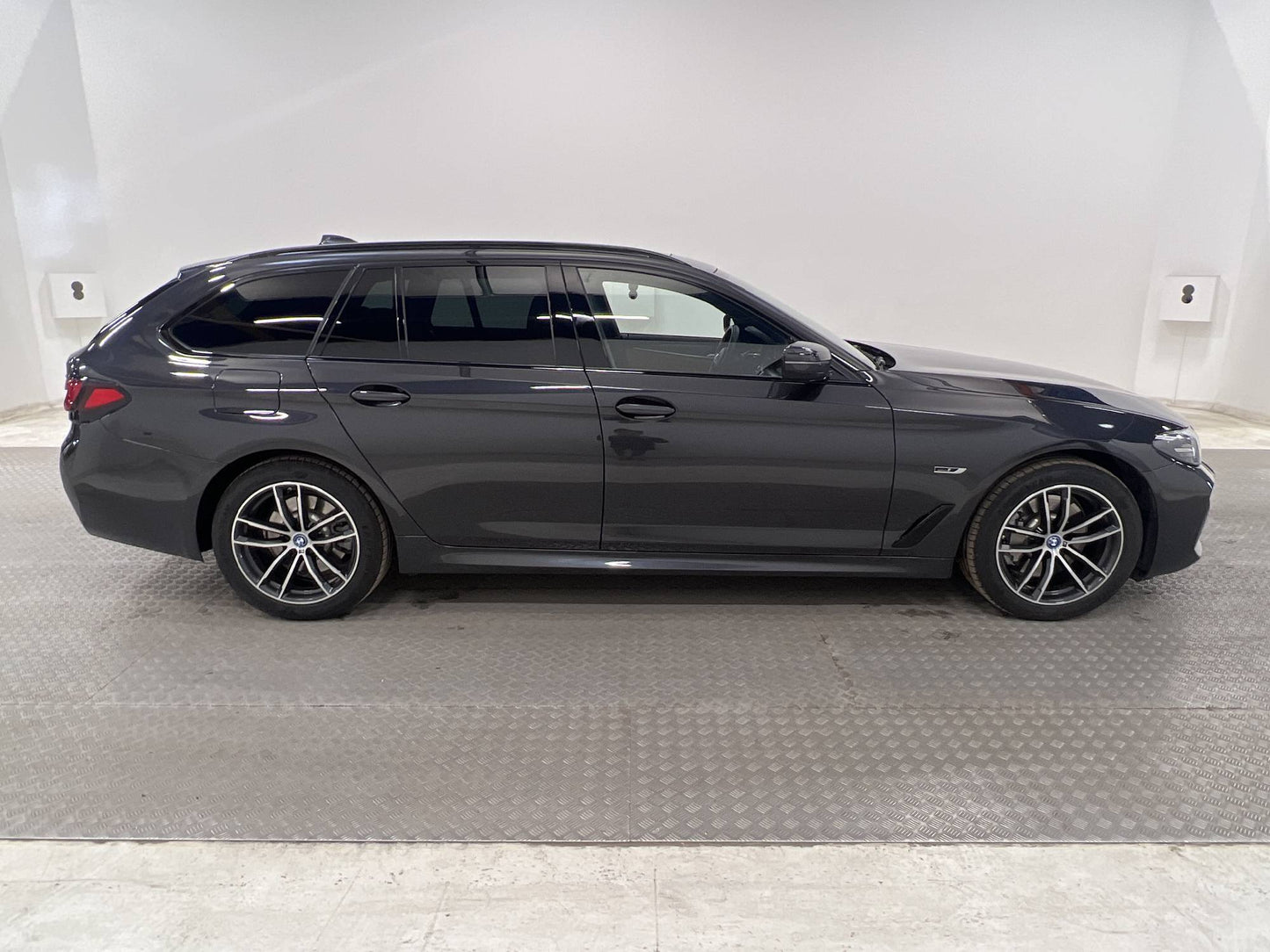 BMW 530e xDrive Touring 292hk M Sport Backkamera HiFi Pano