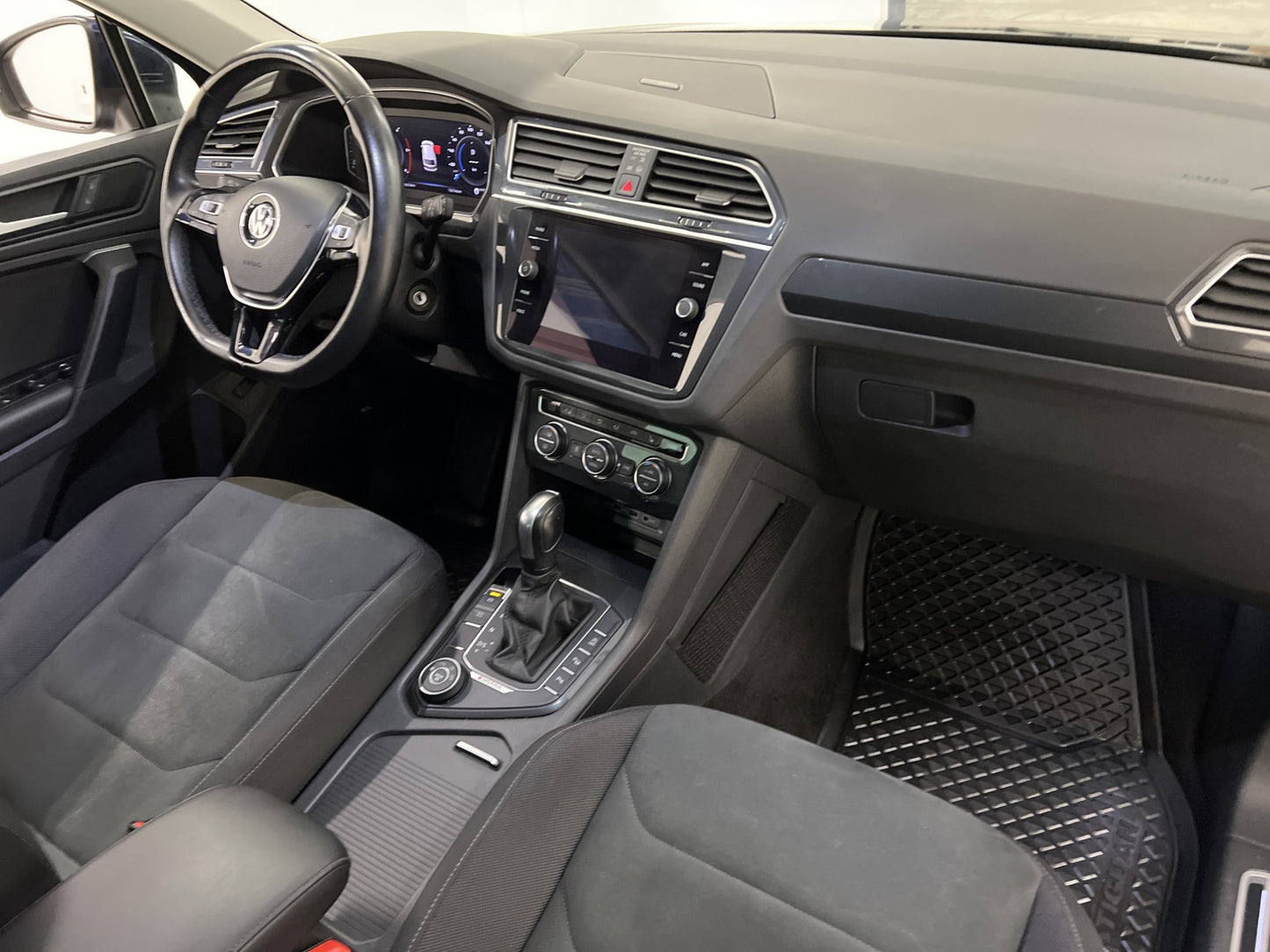 Volkswagen Tiguan 2.0 TDI 4M 190hk Värmar Cockpit B-kam Drag