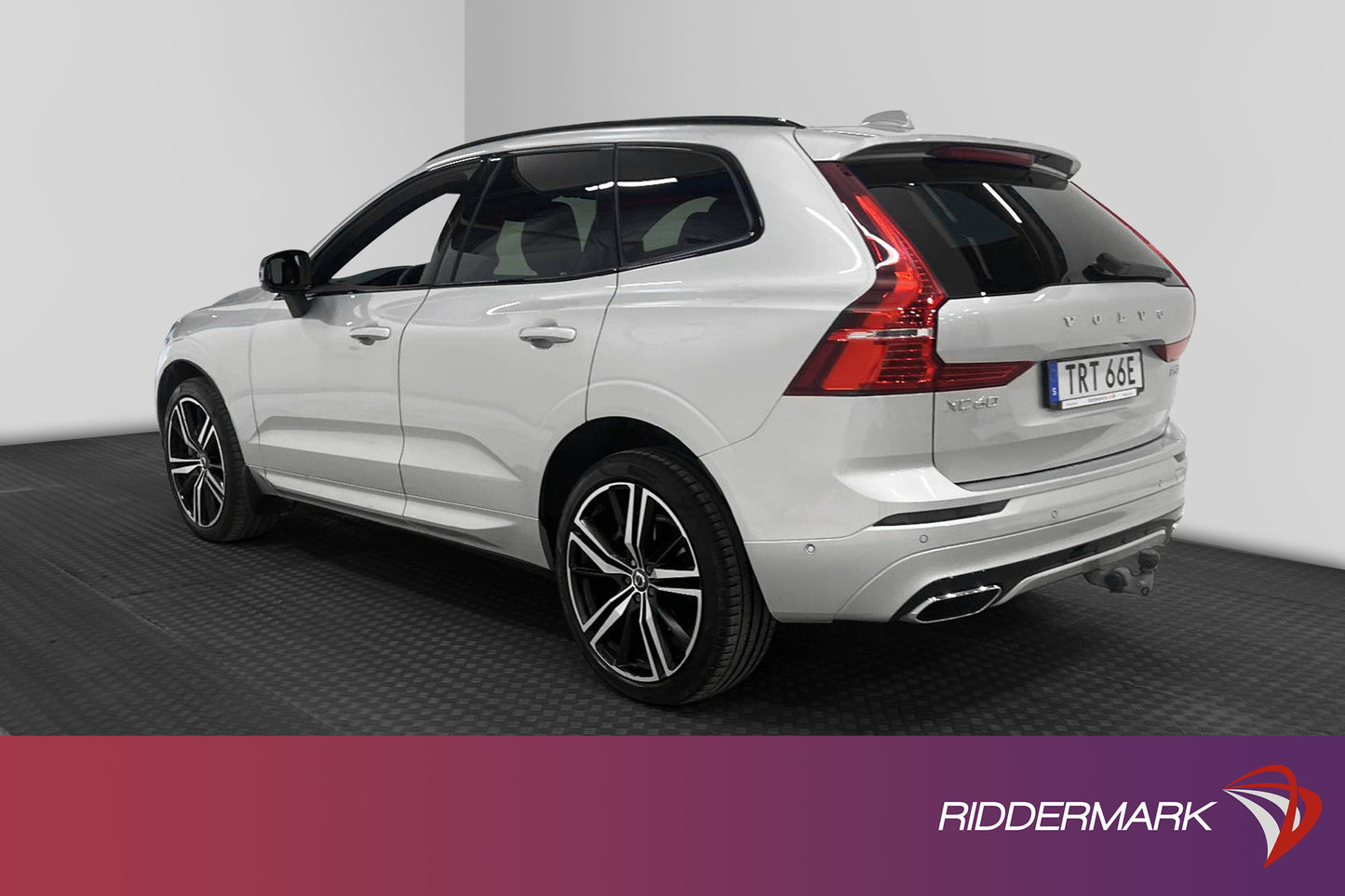 Volvo XC60 B5 AWD 235hk R-Design VoC Pano Skinn 360-Kam Drag