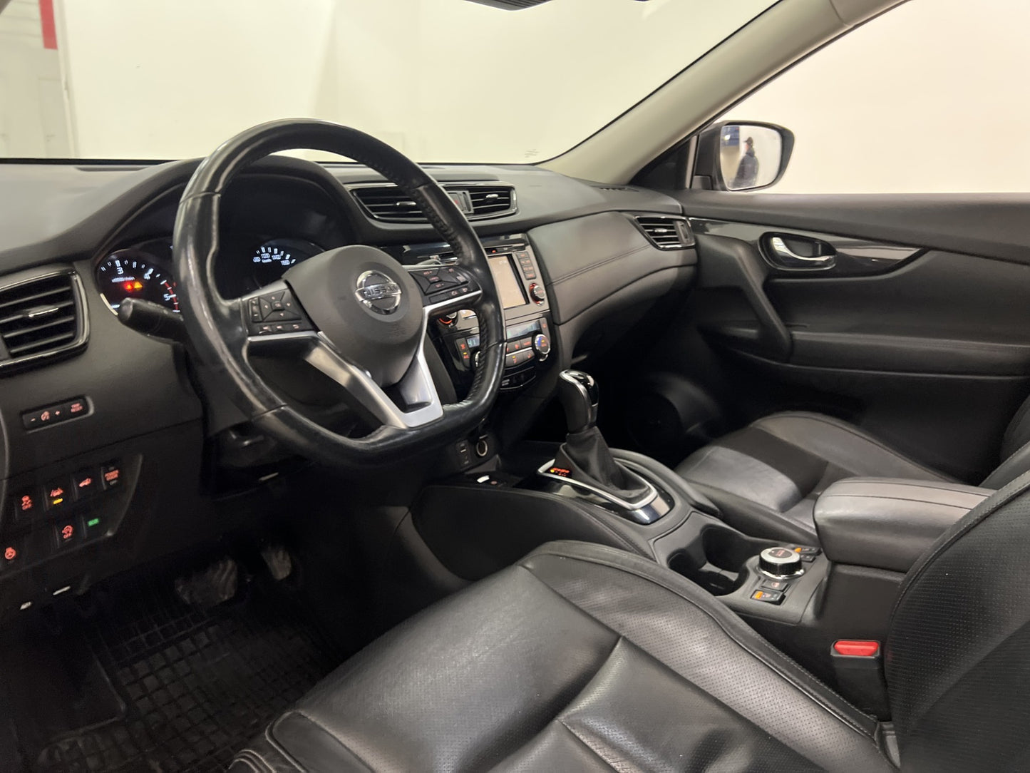 Nissan X-Trail  2.0 dCi 4x4 177hk Värmare 360° Skinn Drag