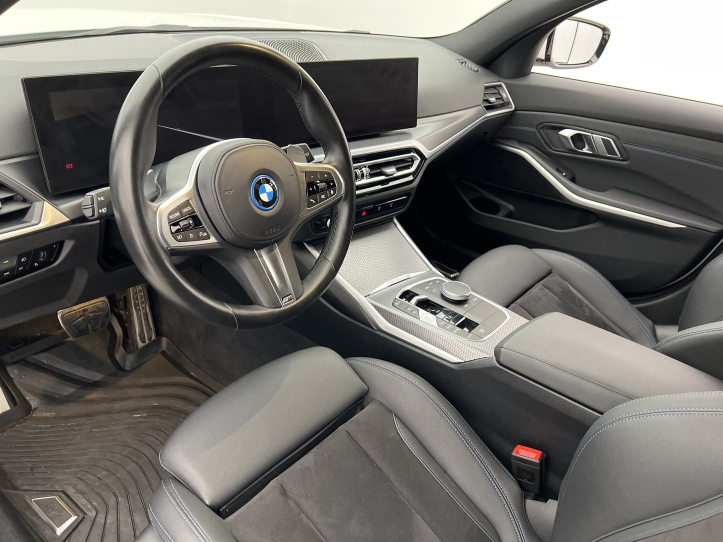 BMW 330e xDrive Touring 292hk LCI M Sport Drag Kamera