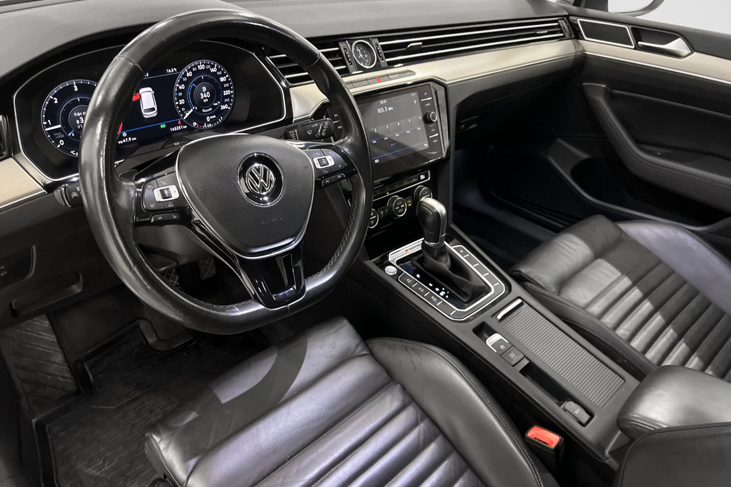 Volkswagen Passat 2.0 TDI 4M Executive Cockpit Skinn Värmare