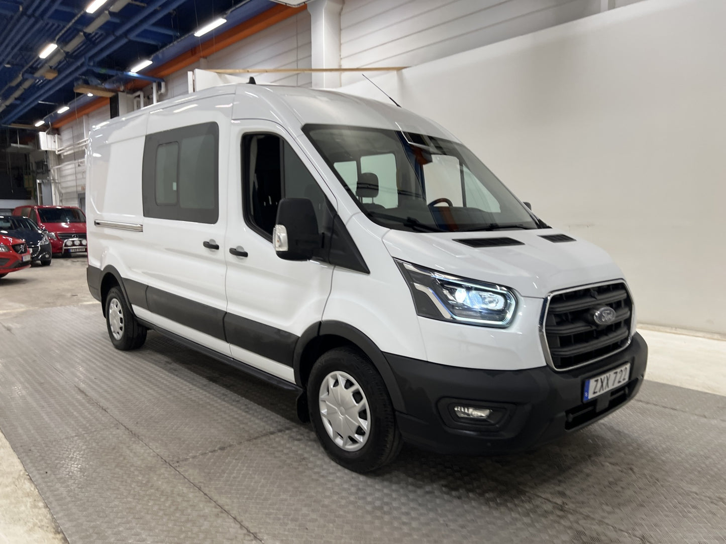 Ford Transit 350 CrewVan L2H2 170hk Värmare Dragkrok Moms