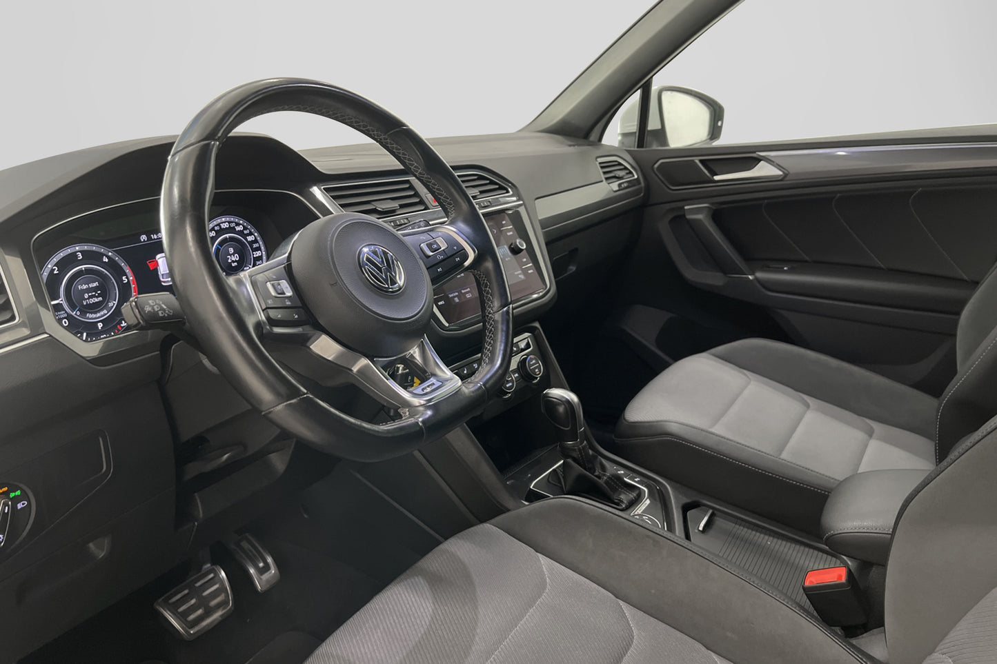 Volkswagen Tiguan 4M 190hk R-Line Cockpit D-värm B-kamera