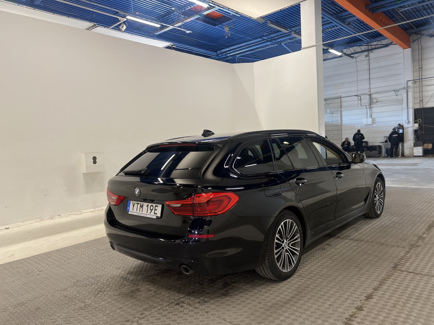 BMW 520 d Touring 190hk Sportline Pano D-Värm Skinn Kamera