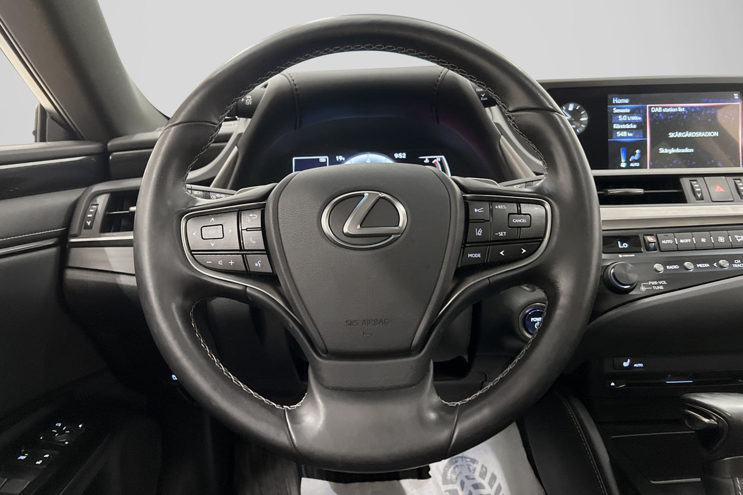 Lexus ES 300h 2.5 E-CVT 218hk Taklucka Adaptiv Skinn Keyless