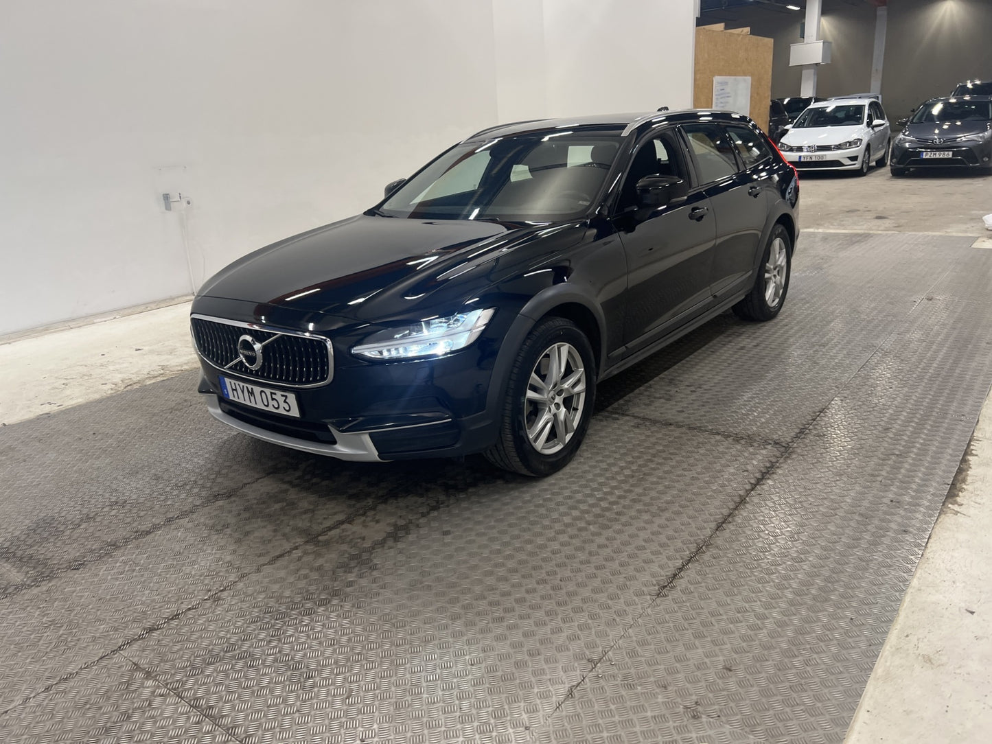 Volvo V90 Cross Country D4 AWD 190hk Momentum VOC Värm Drag