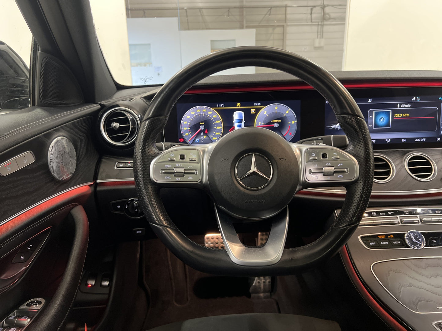 Mercedes-Benz E 220 194hk AMG Wide Pano Värmare Burmester