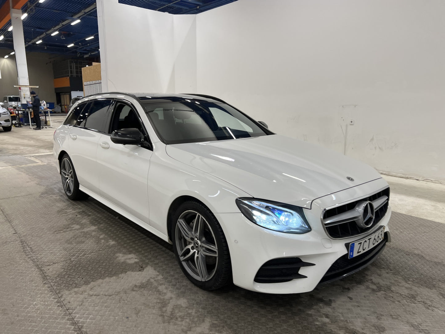 Mercedes-Benz E 220 T d 194hk AMG Pano 360° Burm Värm Wide