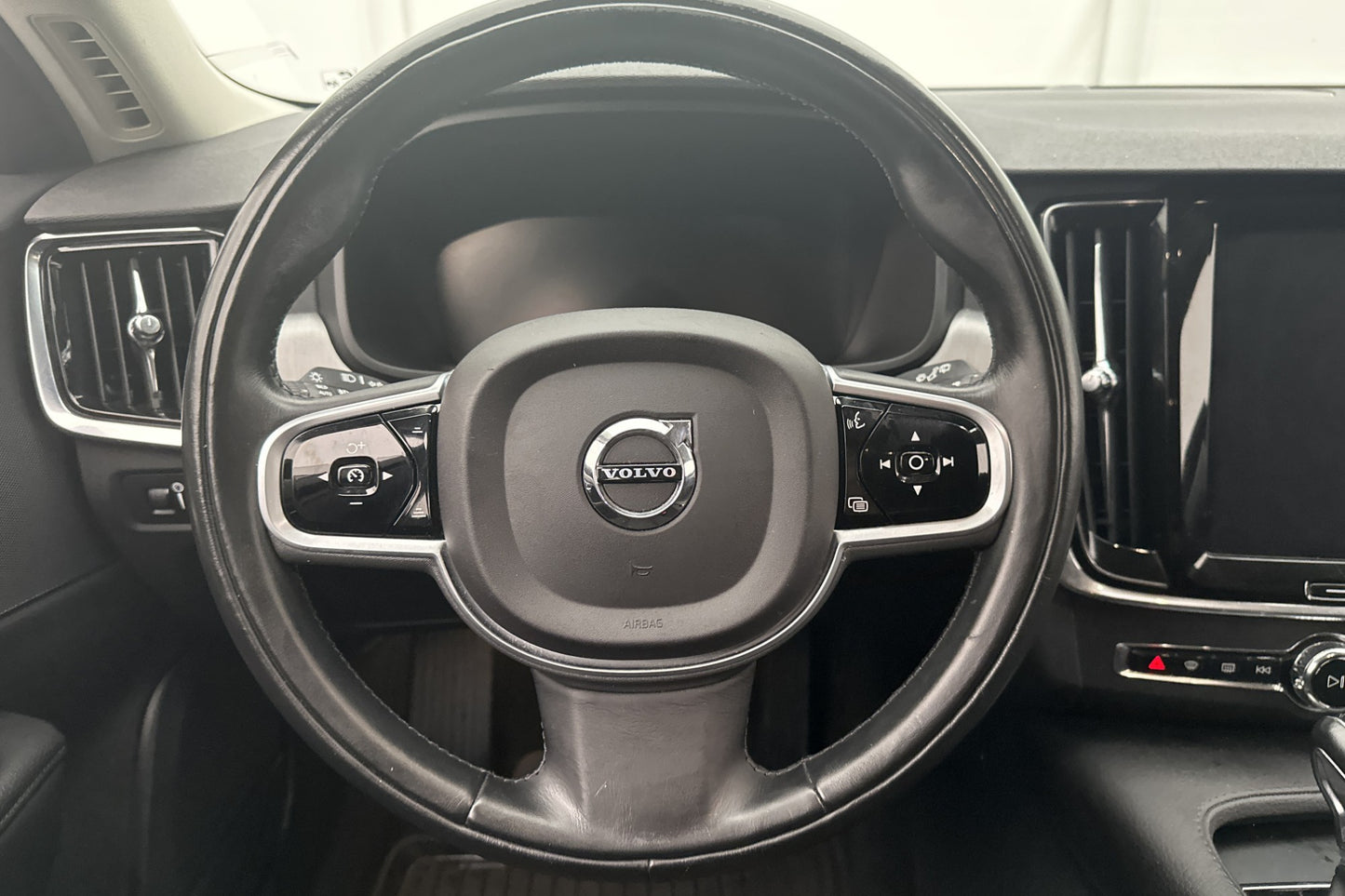 Volvo V90 T4 190hk Momentum Advanced P-Värm VOC B-Kamera GPS