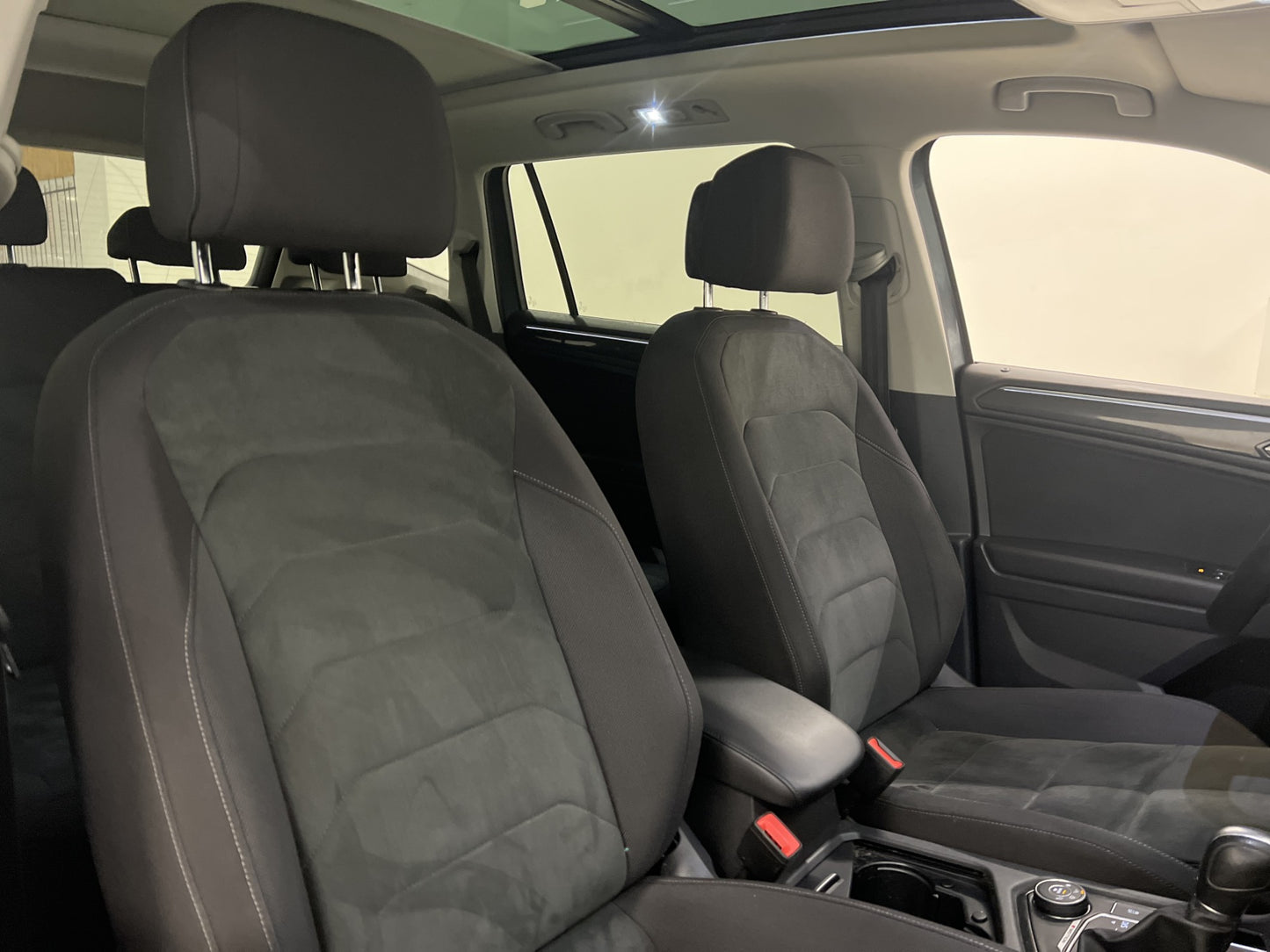 Volkswagen Tiguan Allspace 2.0 TDI 4M R-Line Cockpit Pano