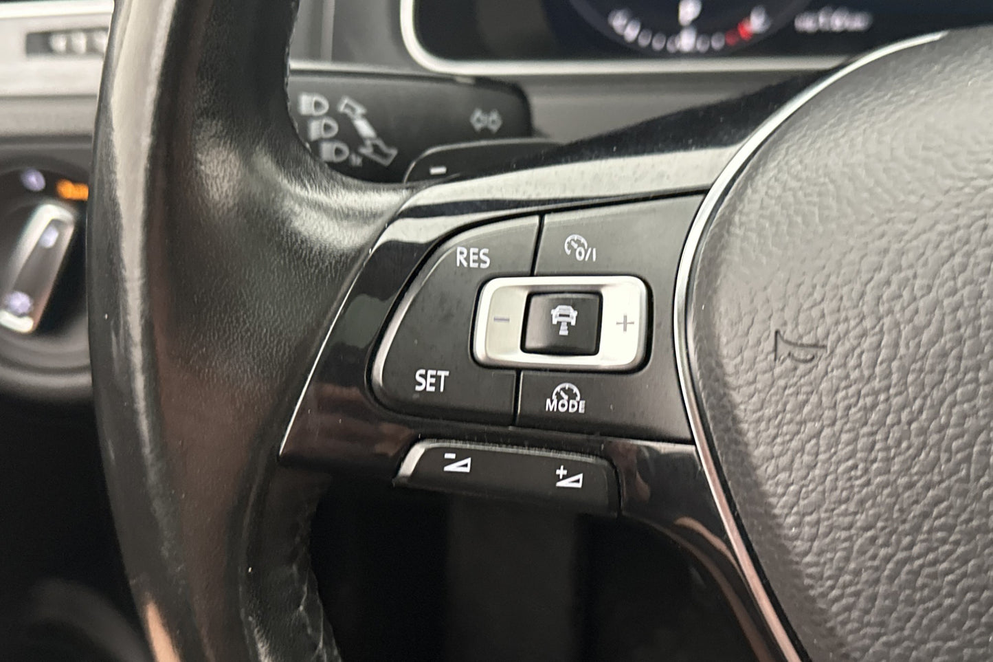 Volkswagen Golf TSI 110hk R-Line Pano Dynaudio Cockpit Navi