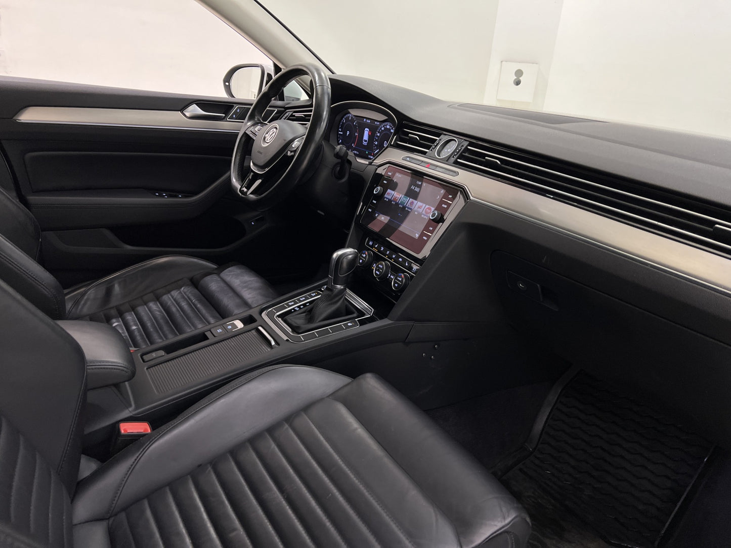 Volkswagen Passat TDI 190hk R-Line Cockpit Värm Skinn Drag