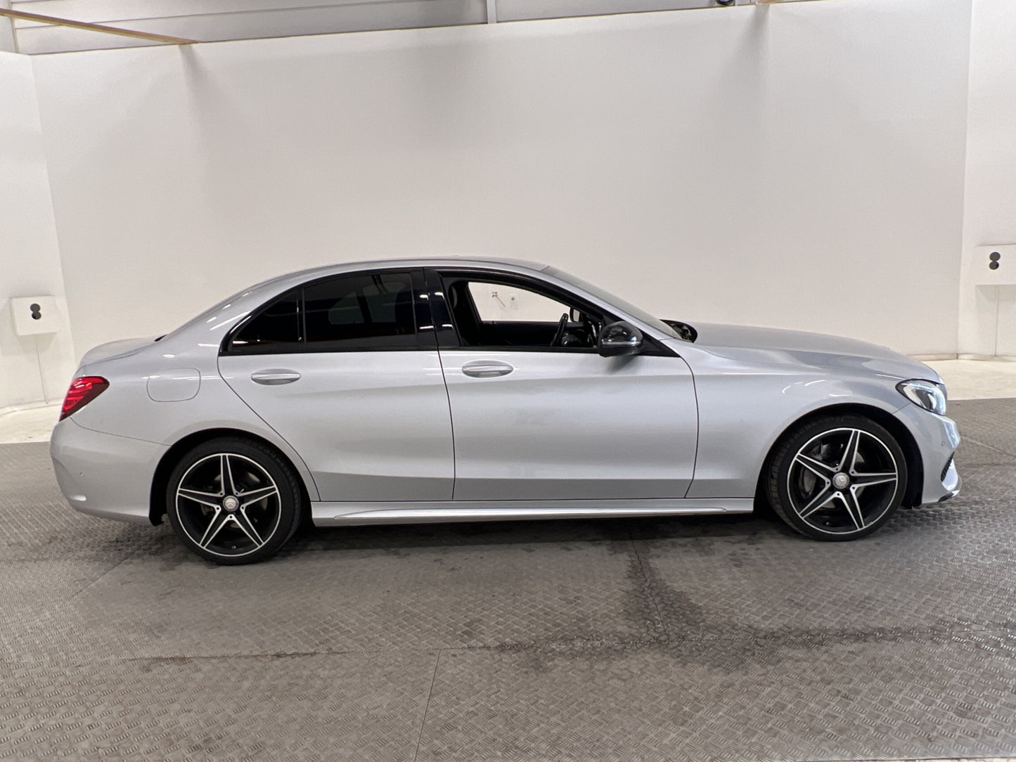 Mercedes-Benz C 220d AMG Night Kamera Skinn Keyless 0,4l/mil