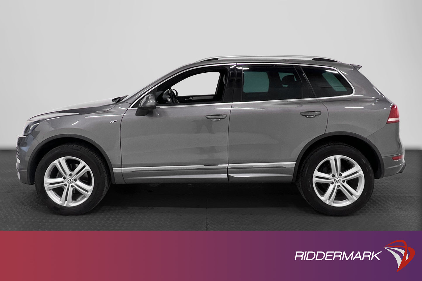 Volkswagen Touareg 3.0 V6 245hk R-line Värm Pano Drag Kamera