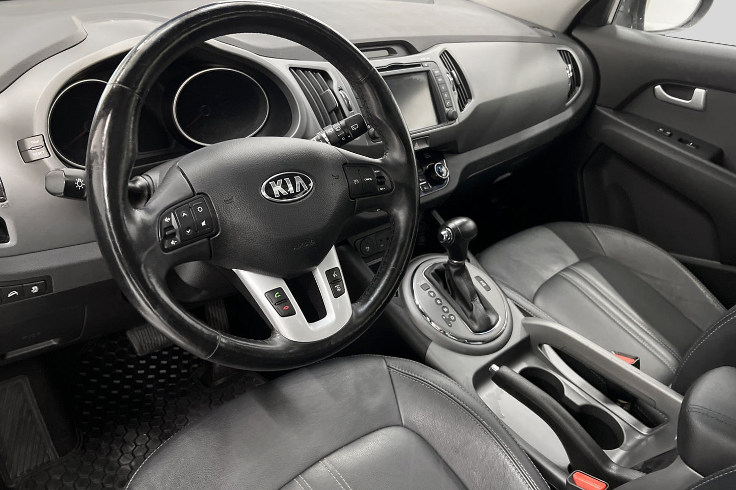 Kia Sportage 2.0 CRDi AWD Kamera Pano Skinn Navigation