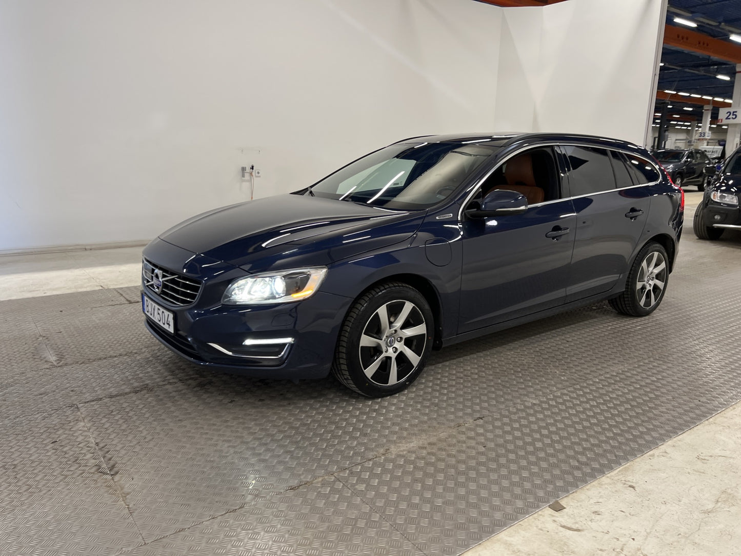 Volvo V60 D6 Plug-in Hybrid AWD 283hk Drag Taklucka Skinn