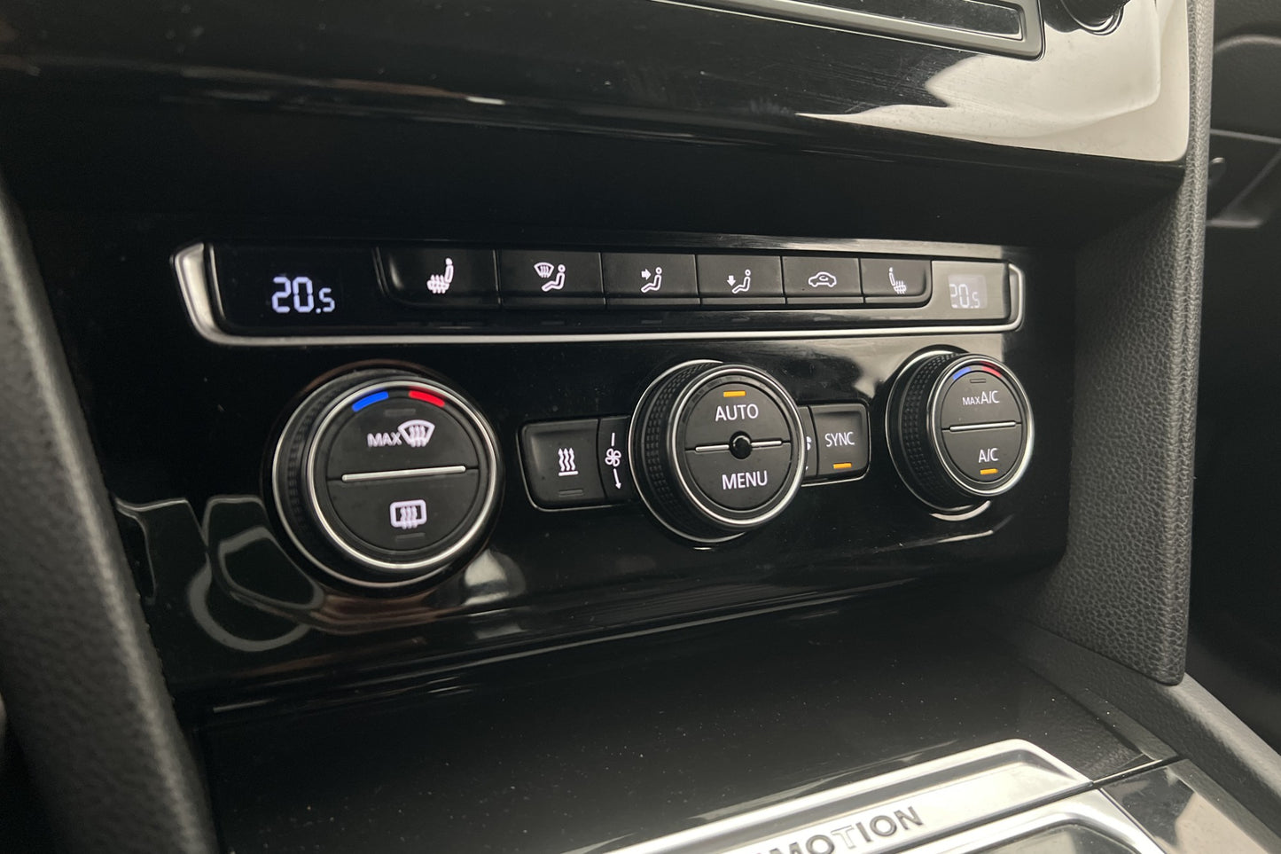 Volkswagen Passat 4M 190hk R-Line Värm Kamera CarPlay Drag