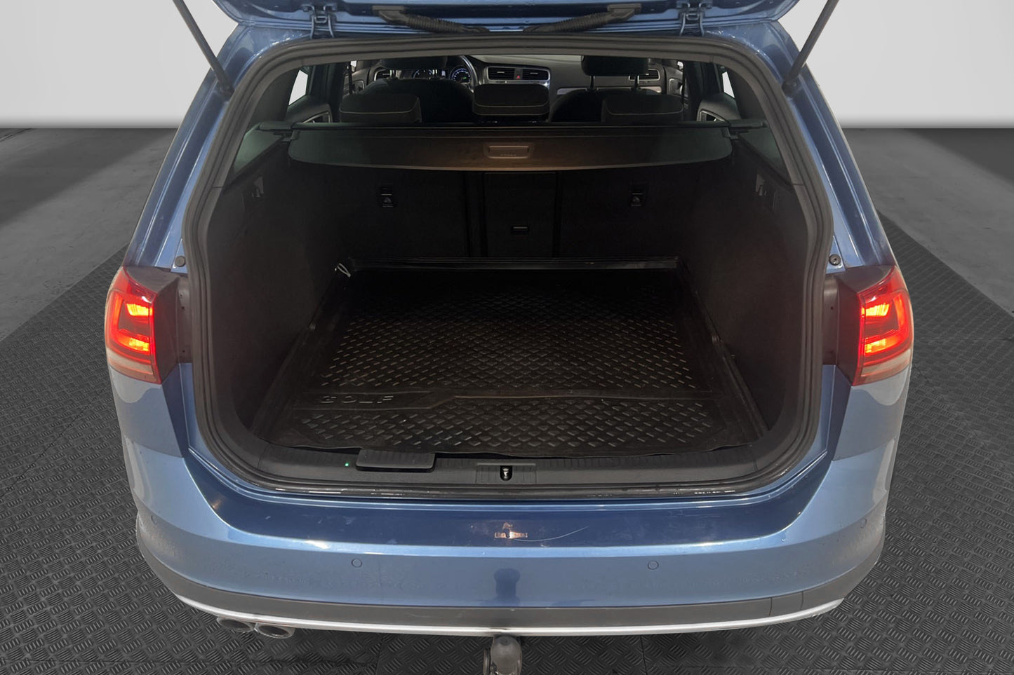 Volkswagen Golf Alltrack 4M 184hk Värmare B-kam Drag Pano