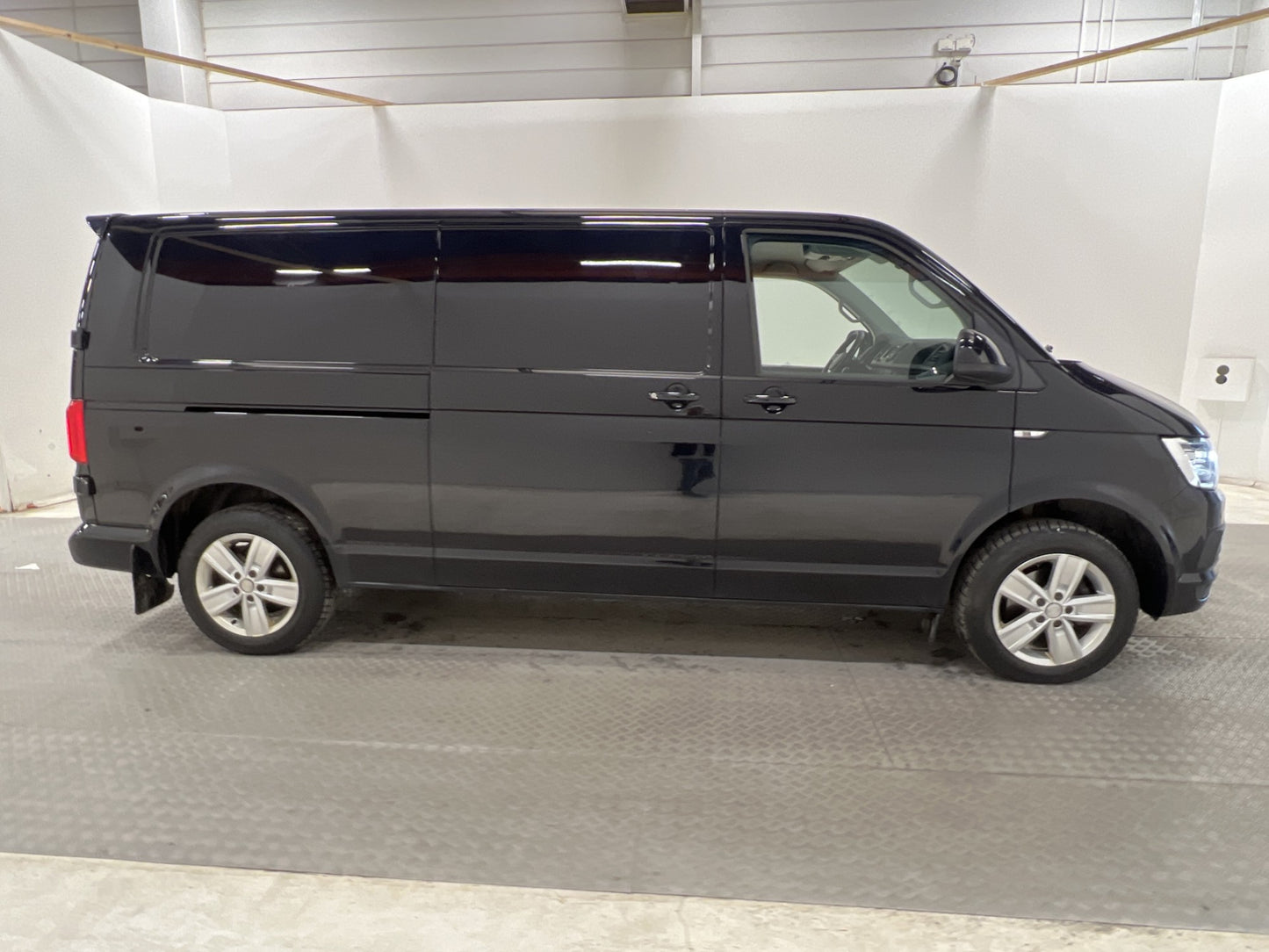 Volkswagen Transporter L2 150hk 4Motion Värmare Drag Moms