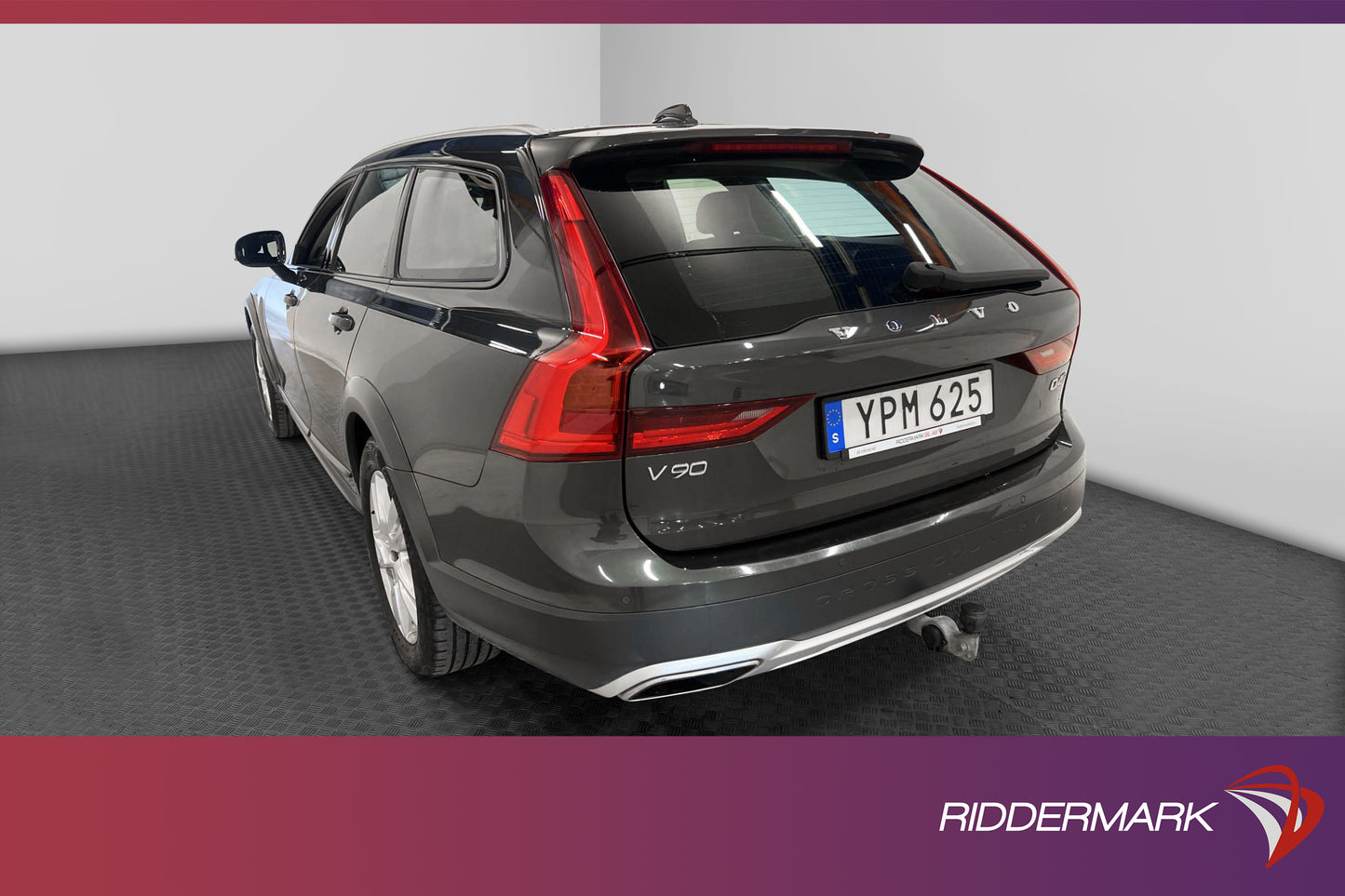 Volvo V90 Cross Country D4 AWD Momentum B&W Skinn MOMS